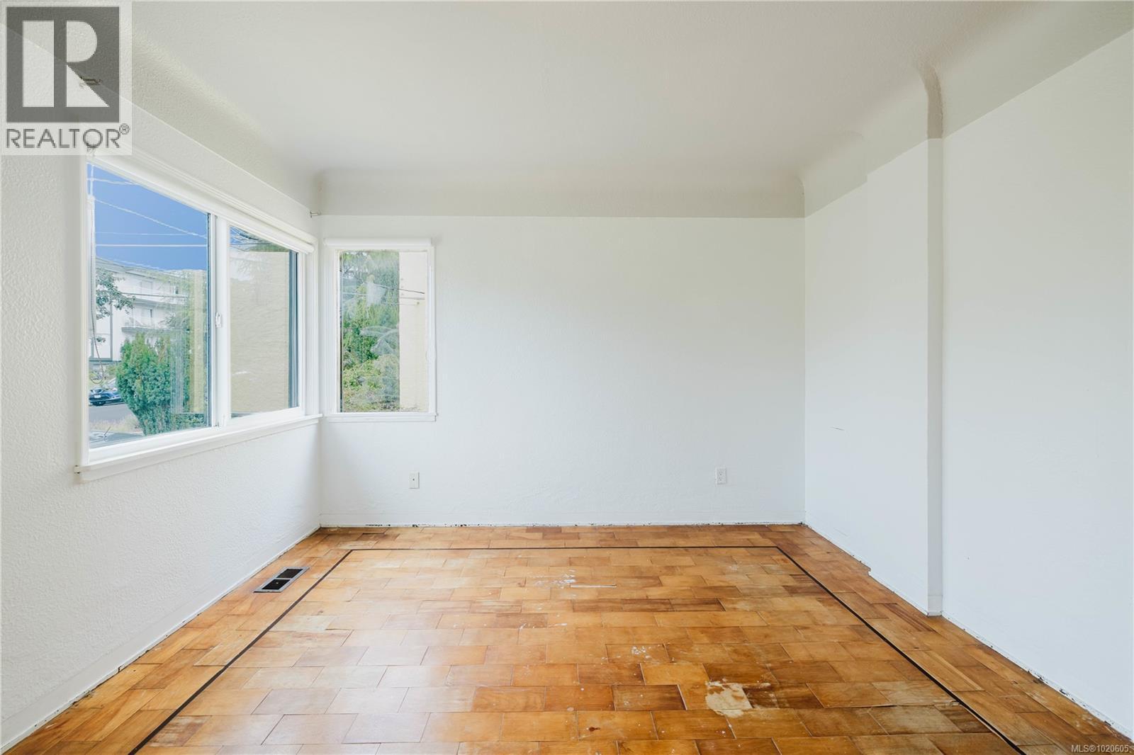  1905 Lee Avenue, Victoria