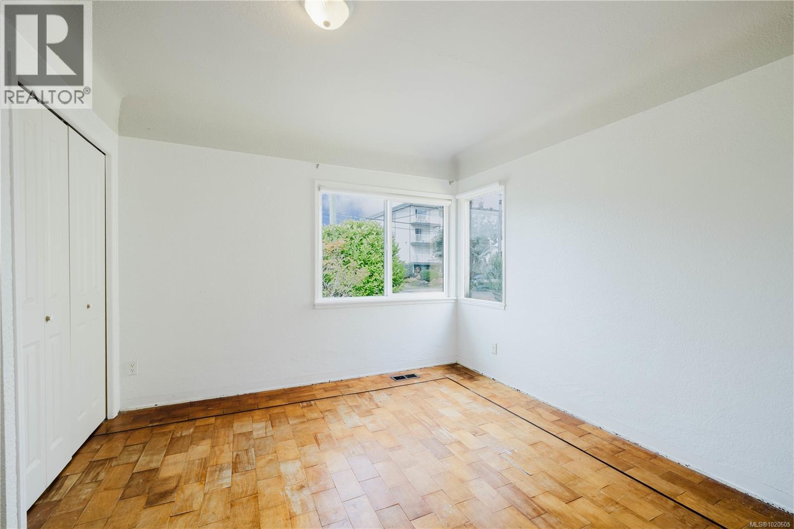  1905 Lee Avenue, Victoria