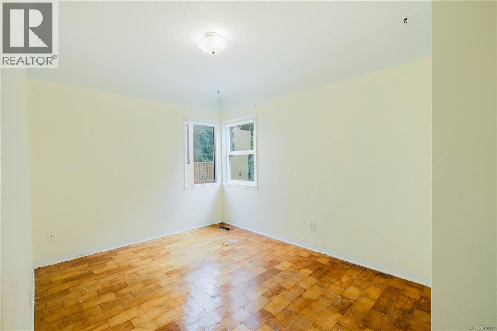  1905 Lee Avenue, Victoria