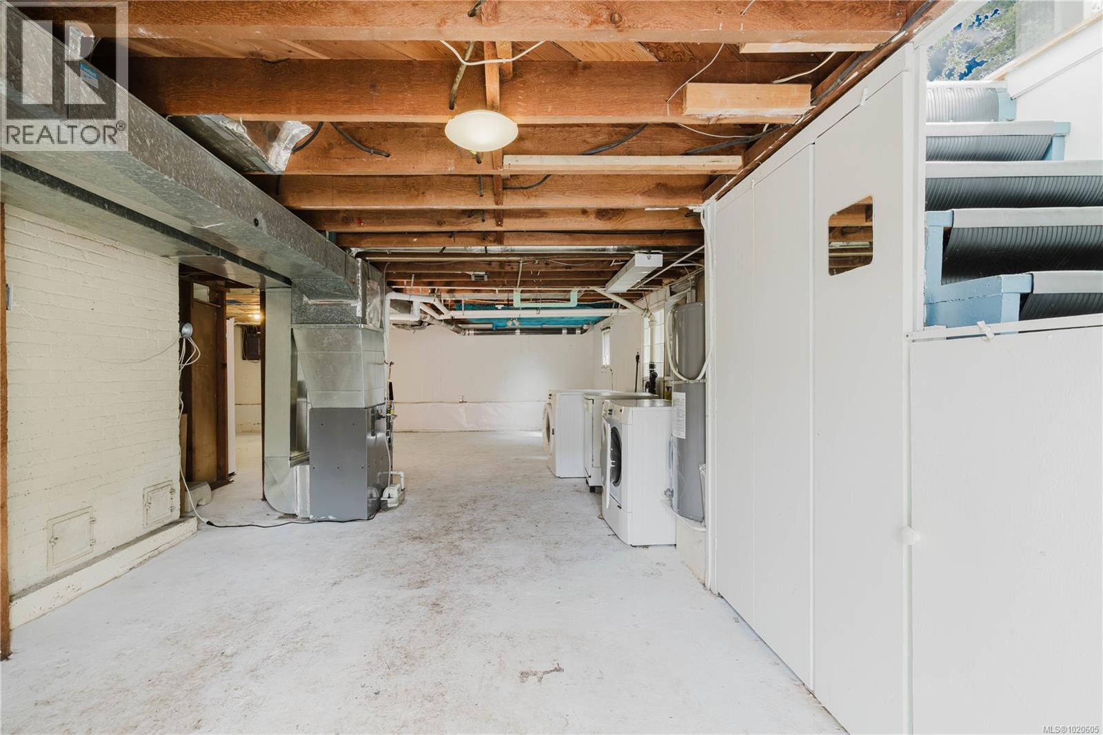  1905 Lee Avenue, Victoria