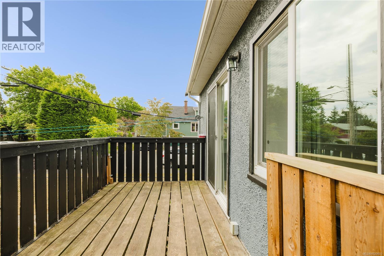  1905 Lee Avenue, Victoria