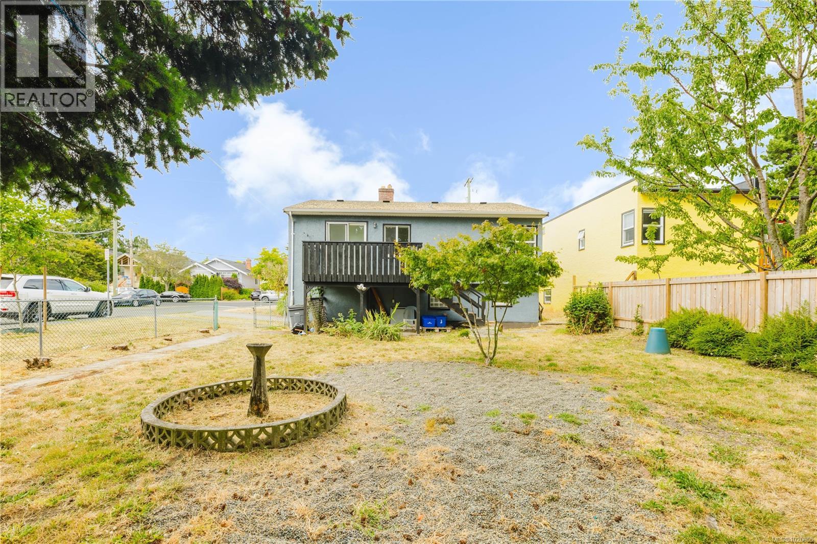  1905 Lee Avenue, Victoria