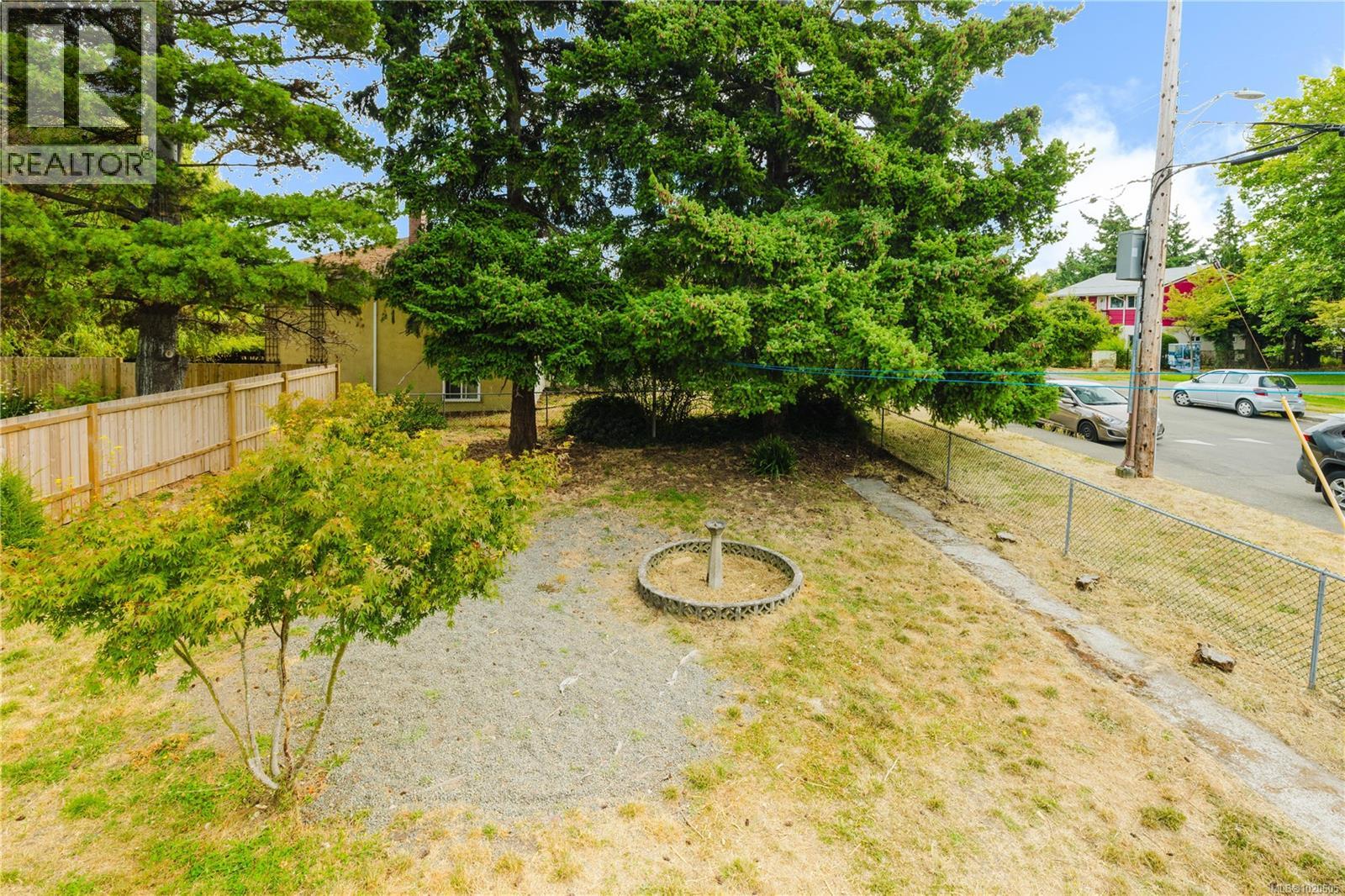  1905 Lee Avenue, Victoria