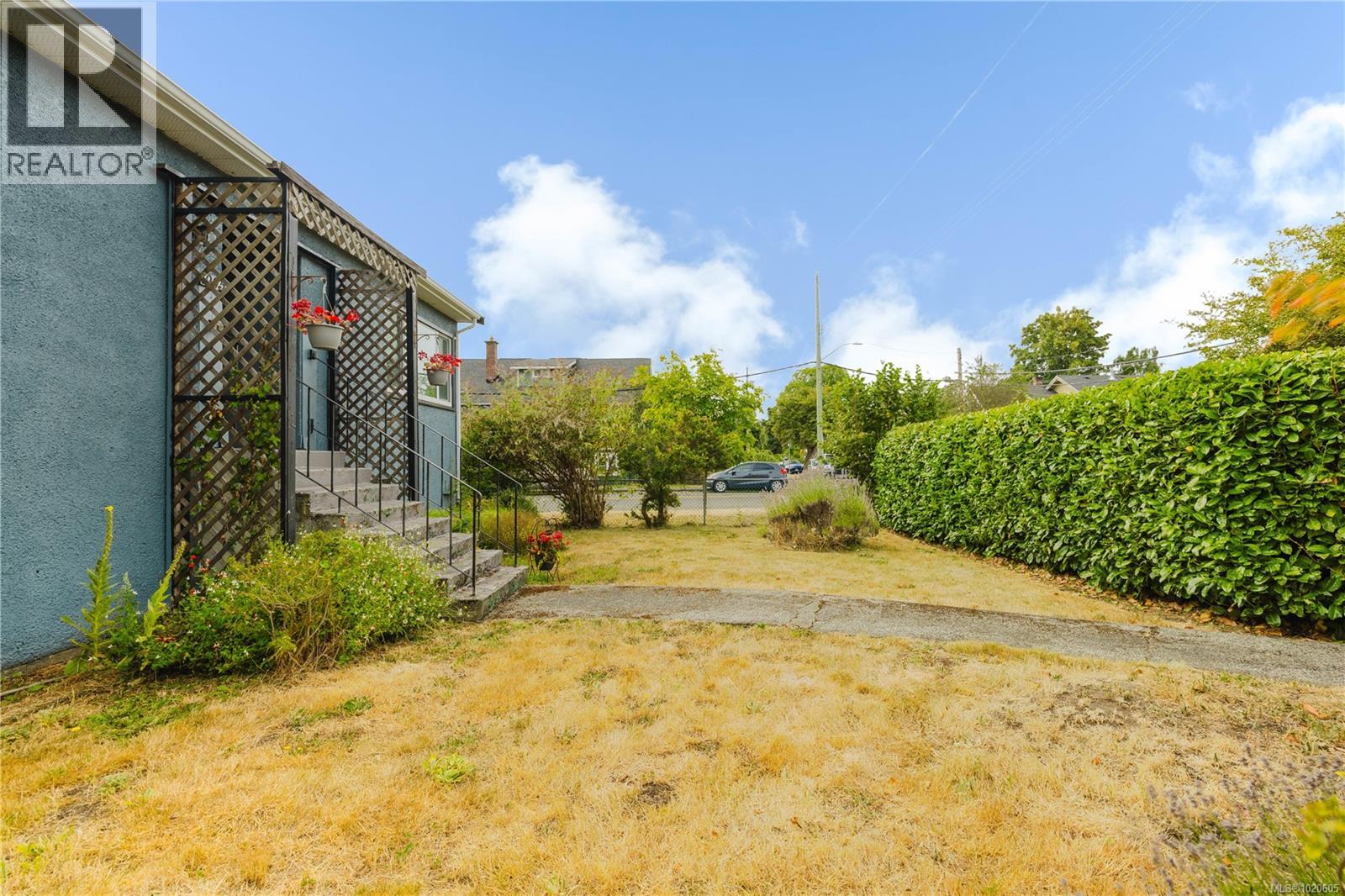  1905 Lee Avenue, Victoria