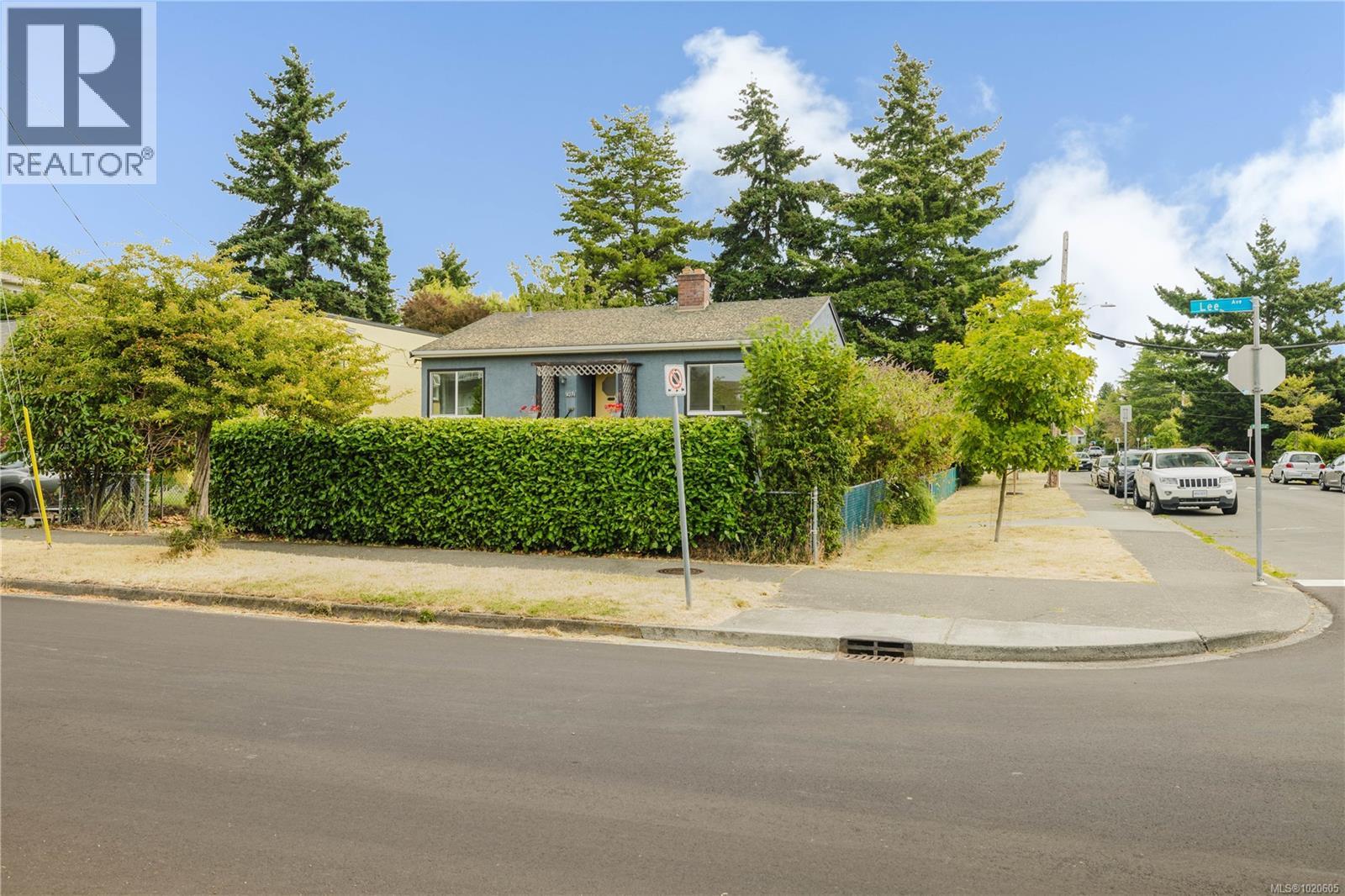  1905 Lee Avenue, Victoria