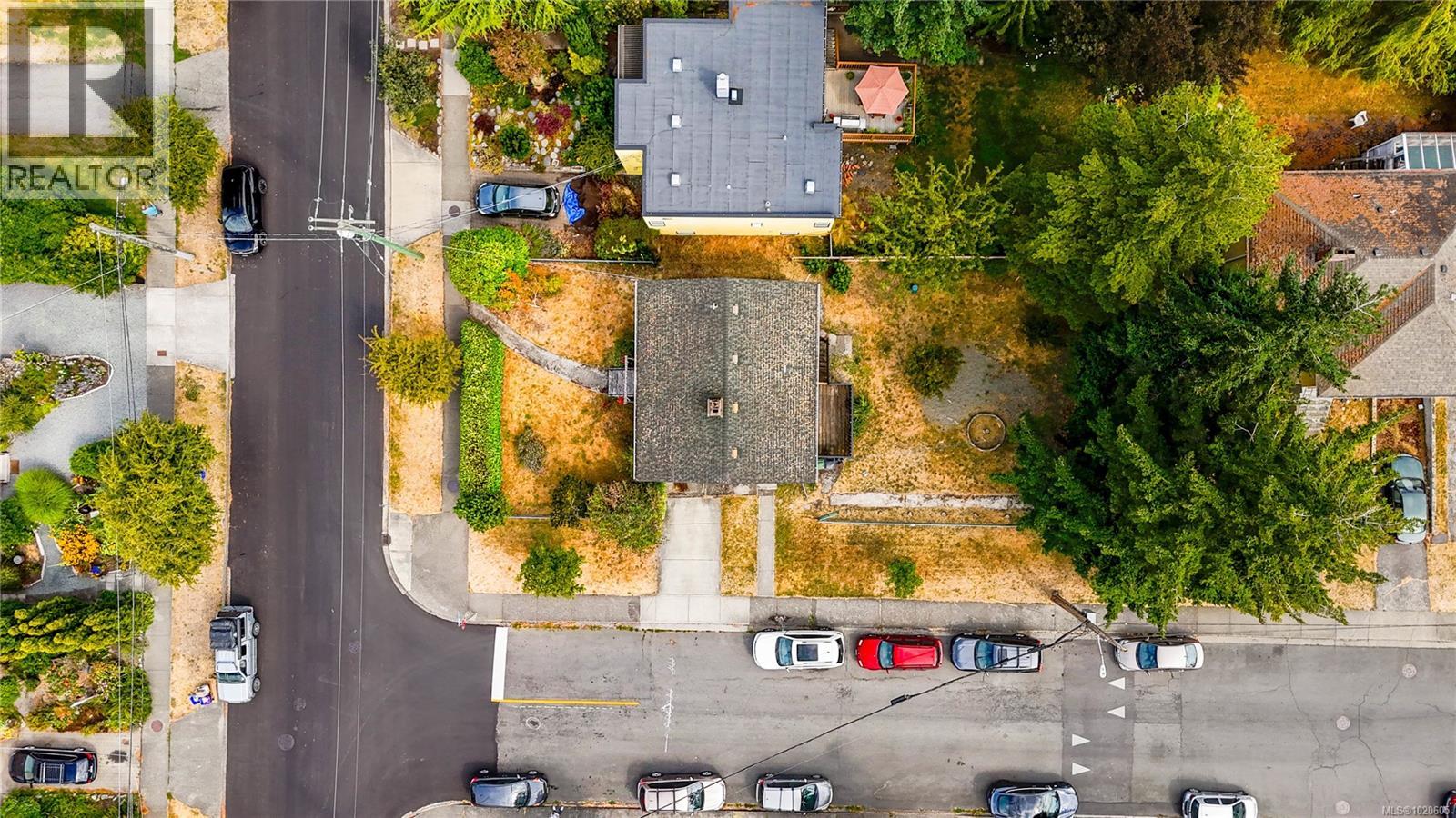  1905 Lee Avenue, Victoria