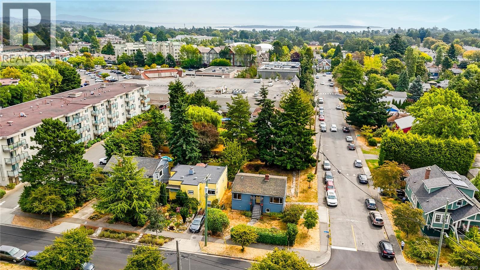  1905 Lee Avenue, Victoria