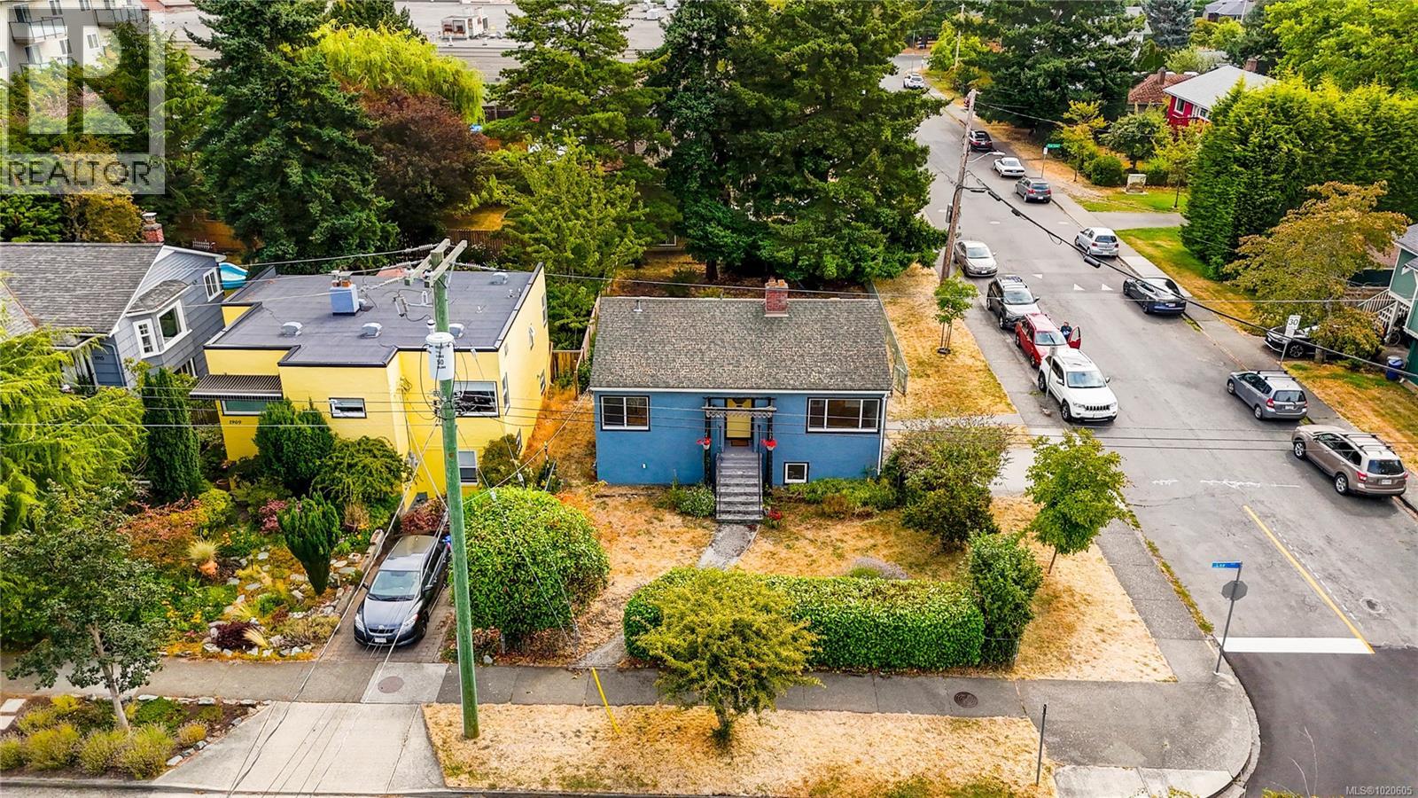  1905 Lee Avenue, Victoria