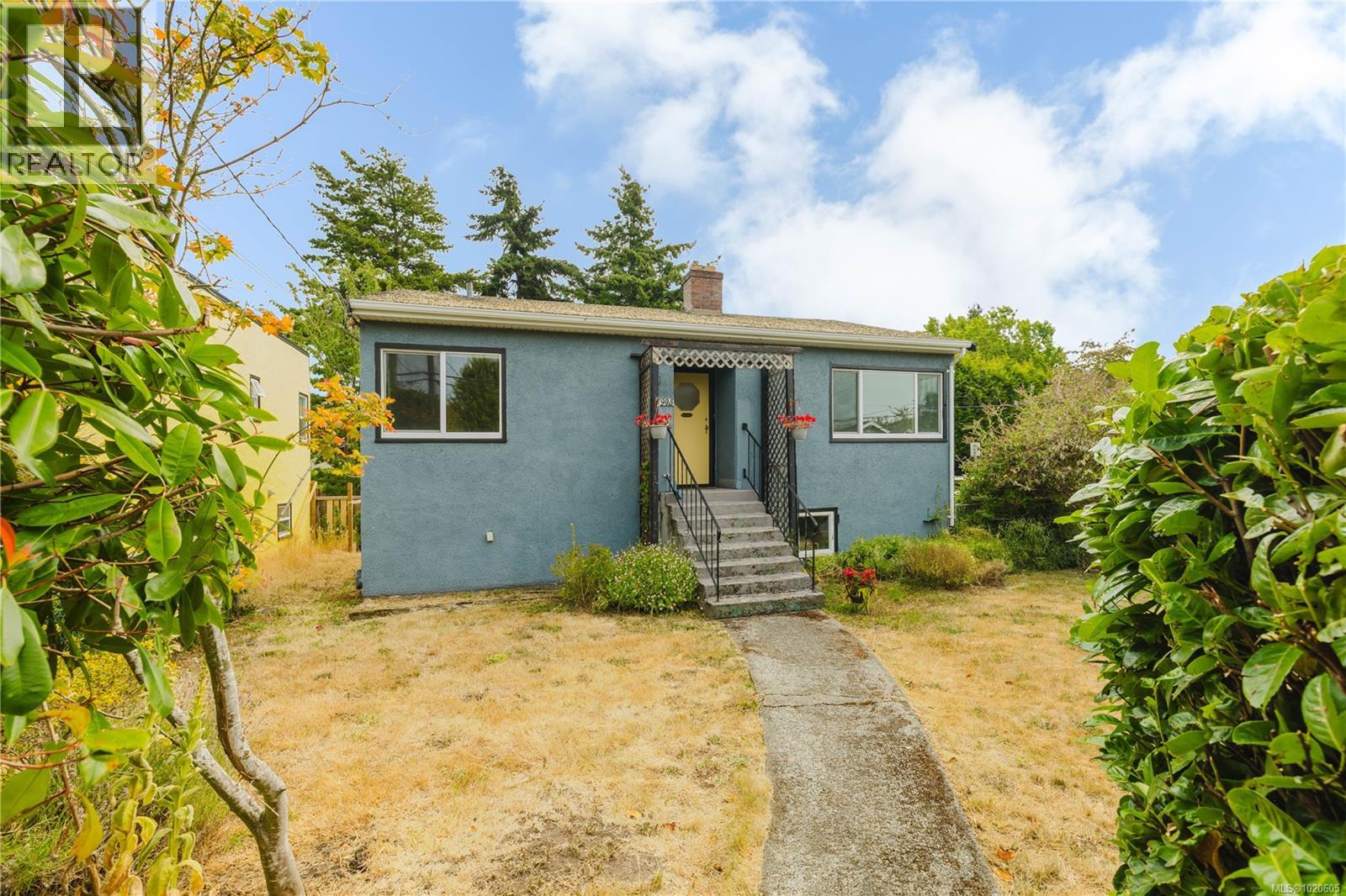  1905 Lee Avenue, Victoria