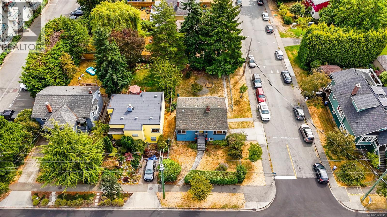  1905 Lee Avenue, Victoria