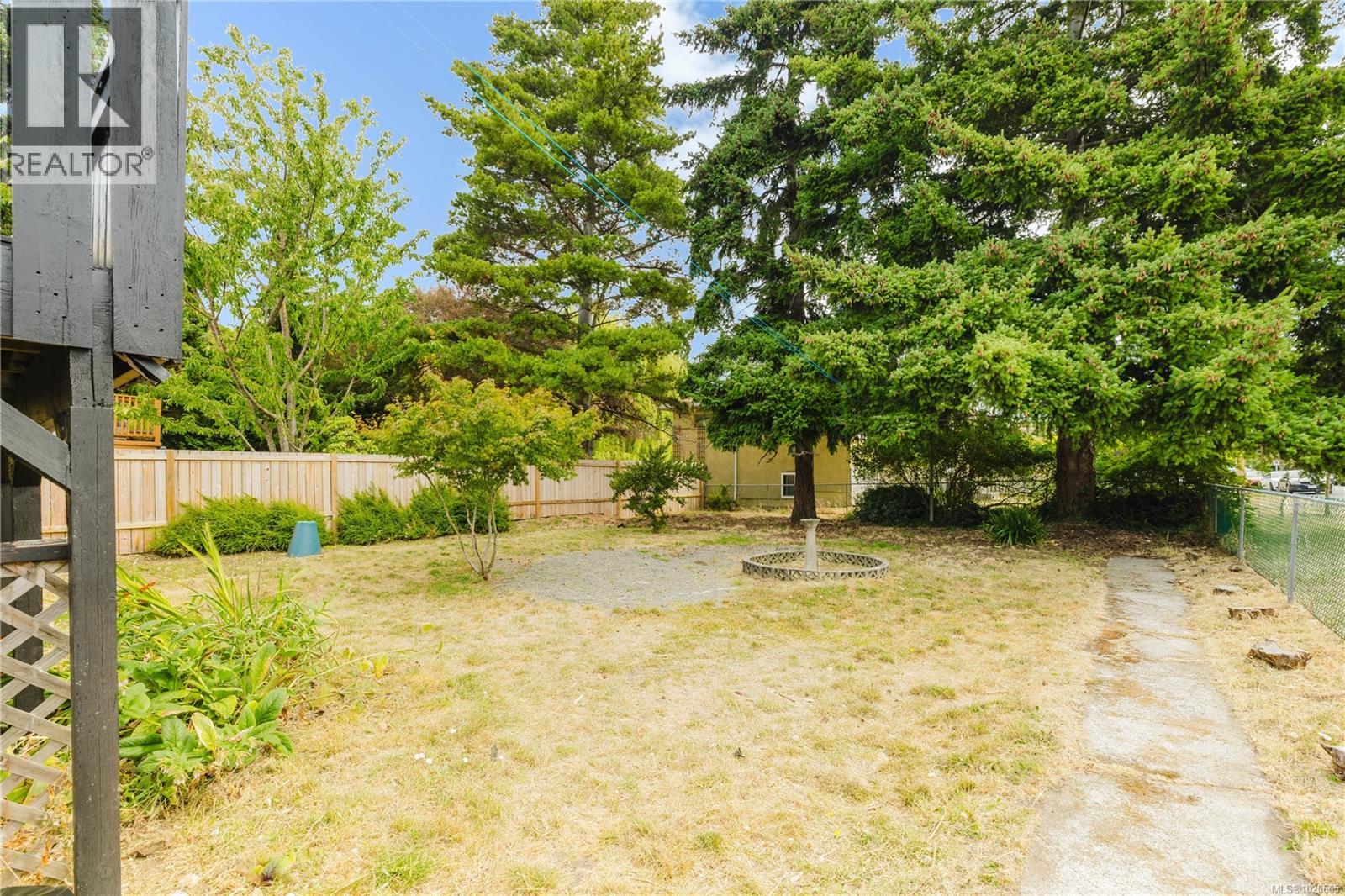  1905 Lee Avenue, Victoria