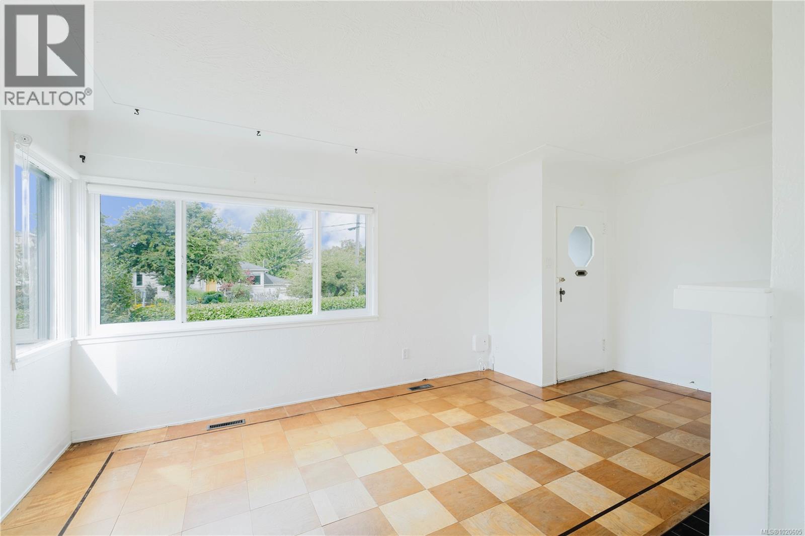  1905 Lee Avenue, Victoria