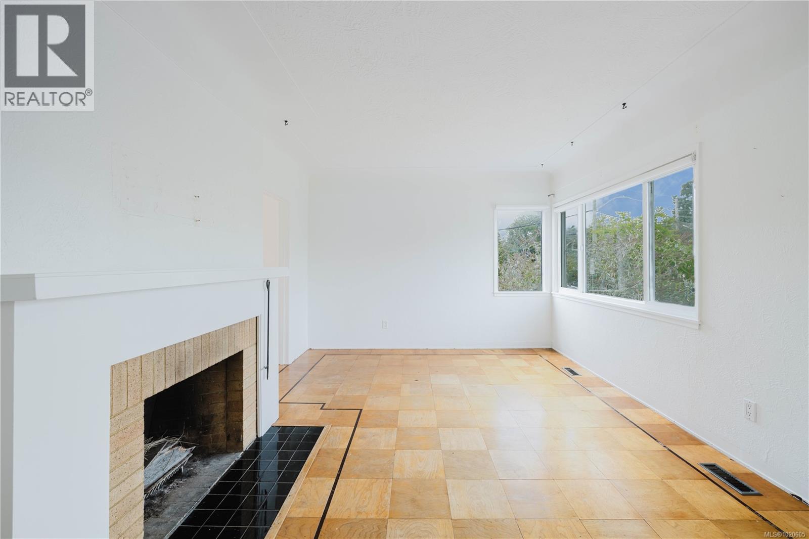  1905 Lee Avenue, Victoria