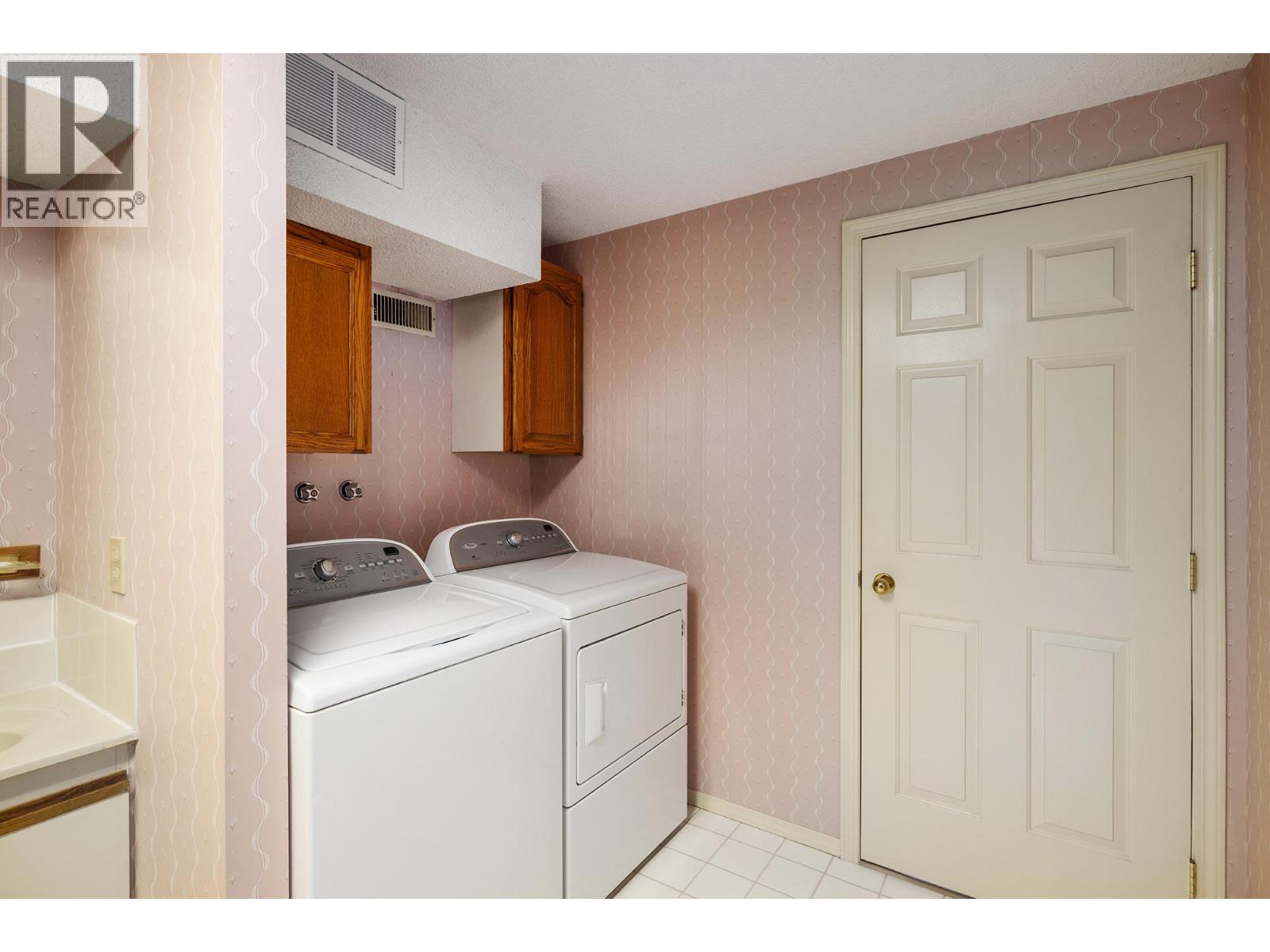 9 2200 Gordon Drive, Kelowna