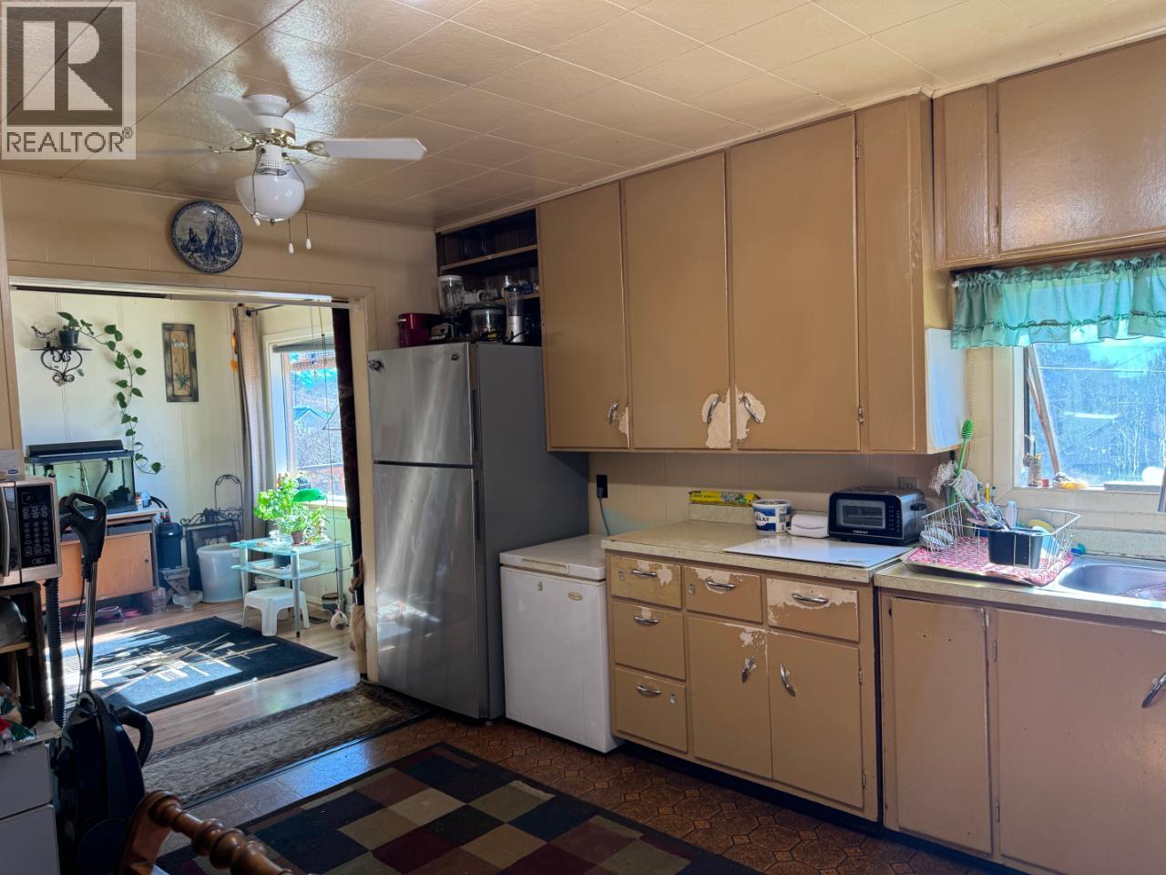 1005 RAILWAY Boulevard, Creston