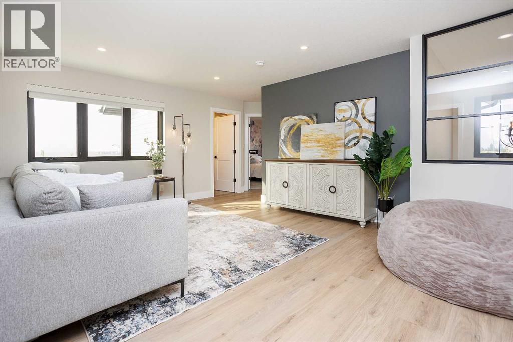 Single Family House for Sale in  Emerald Drive Evergreen Red Deer 