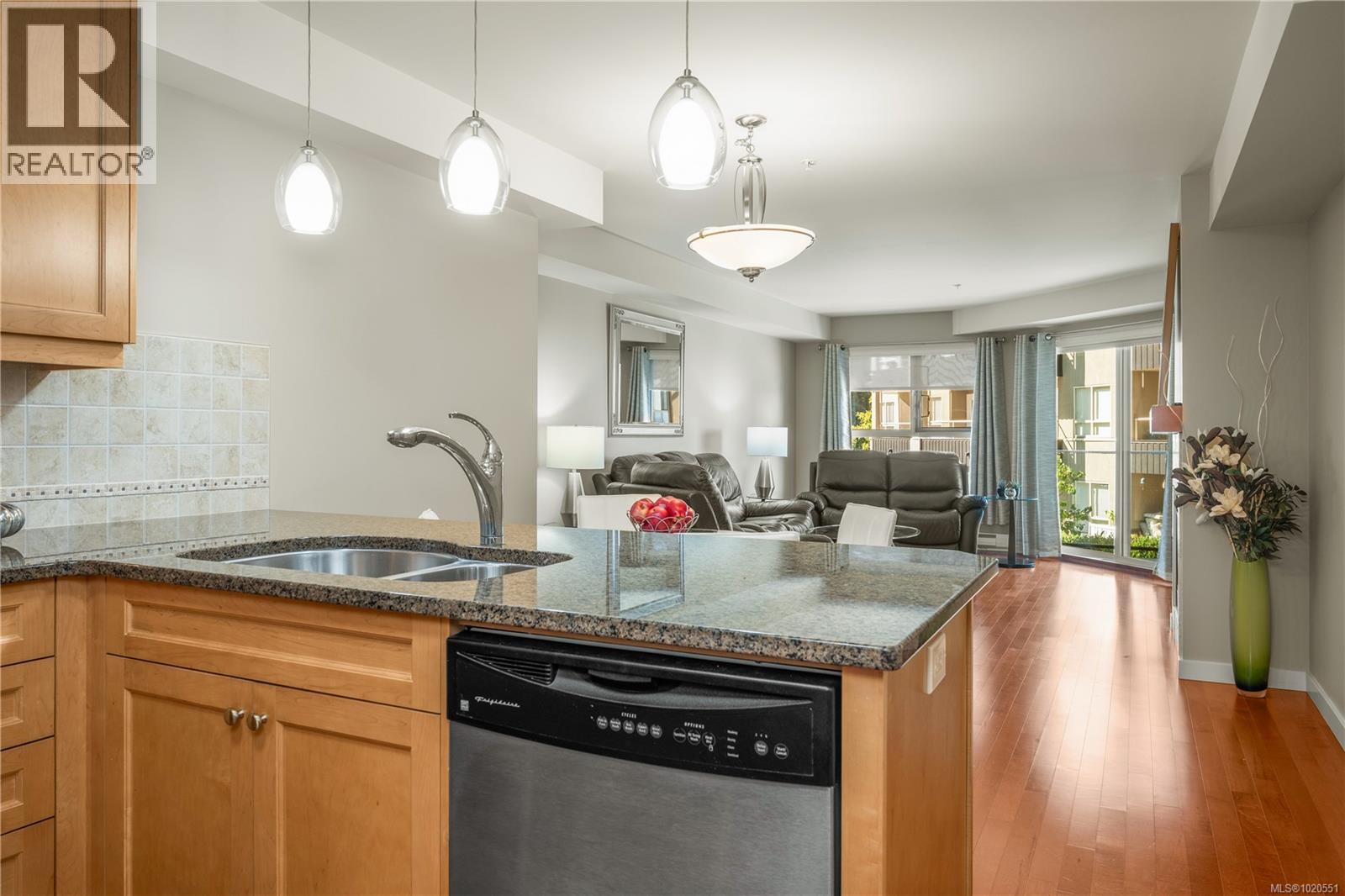 212 6728 Dickinson Rd, Nanaimo