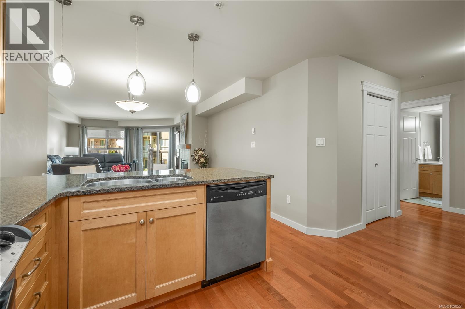 212 6728 Dickinson Rd, Nanaimo