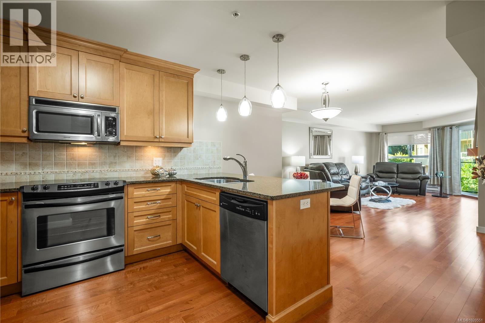 212 6728 Dickinson Rd, Nanaimo