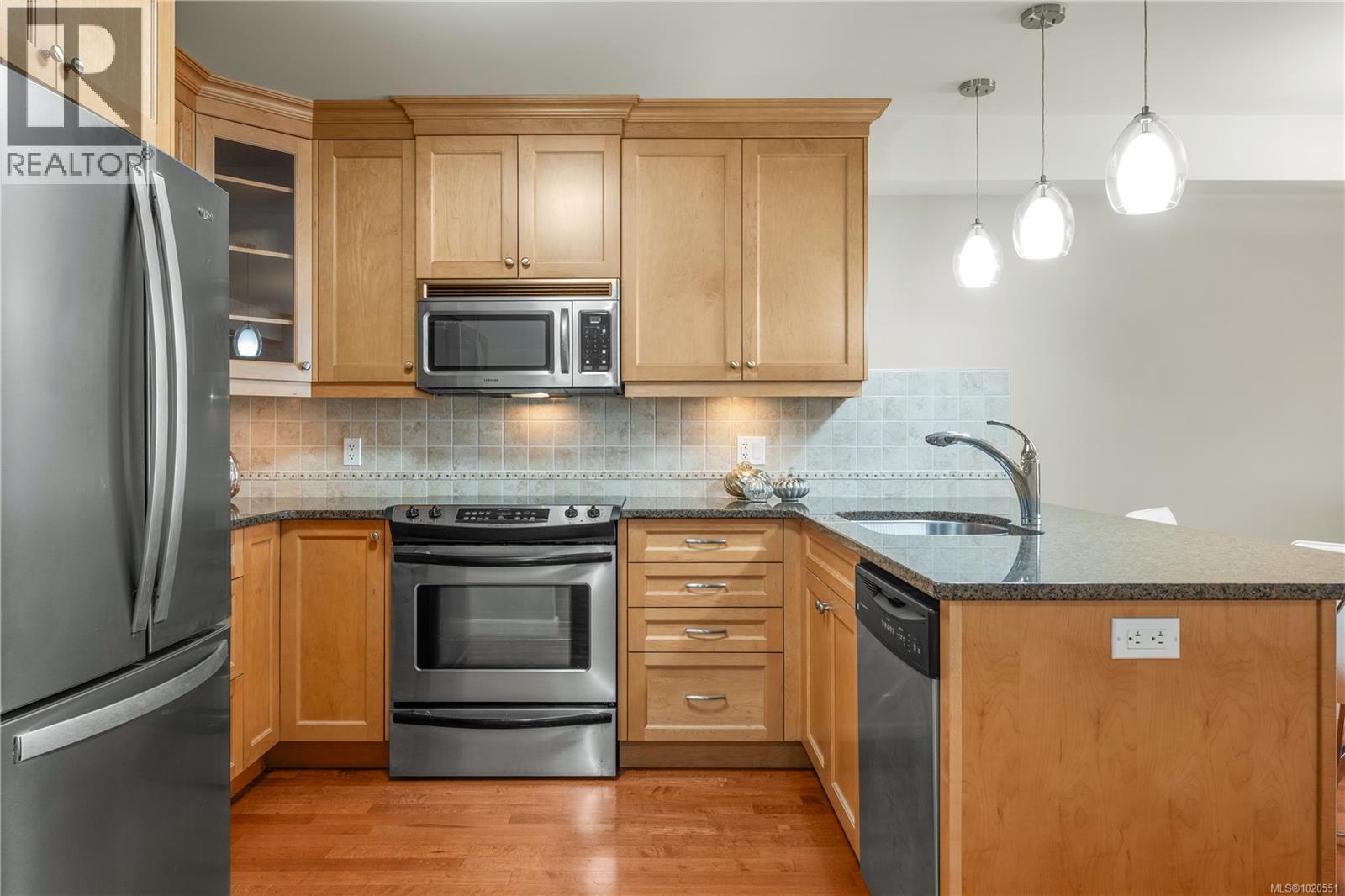 212 6728 Dickinson Rd, Nanaimo