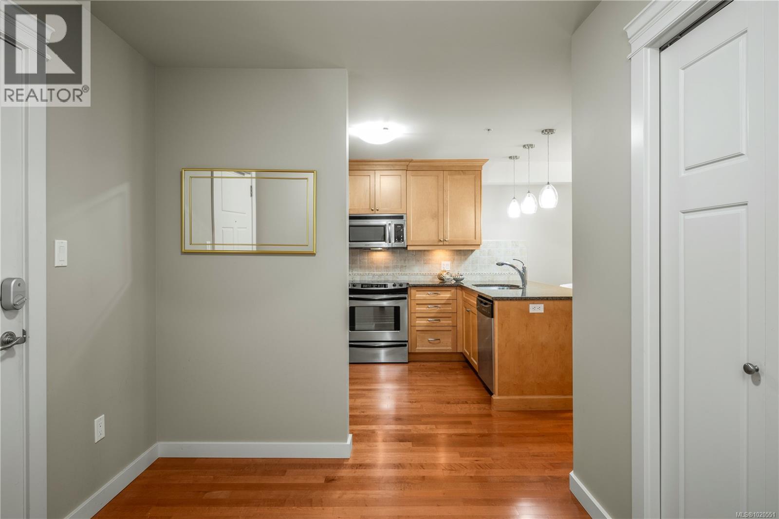 212 6728 Dickinson Rd, Nanaimo