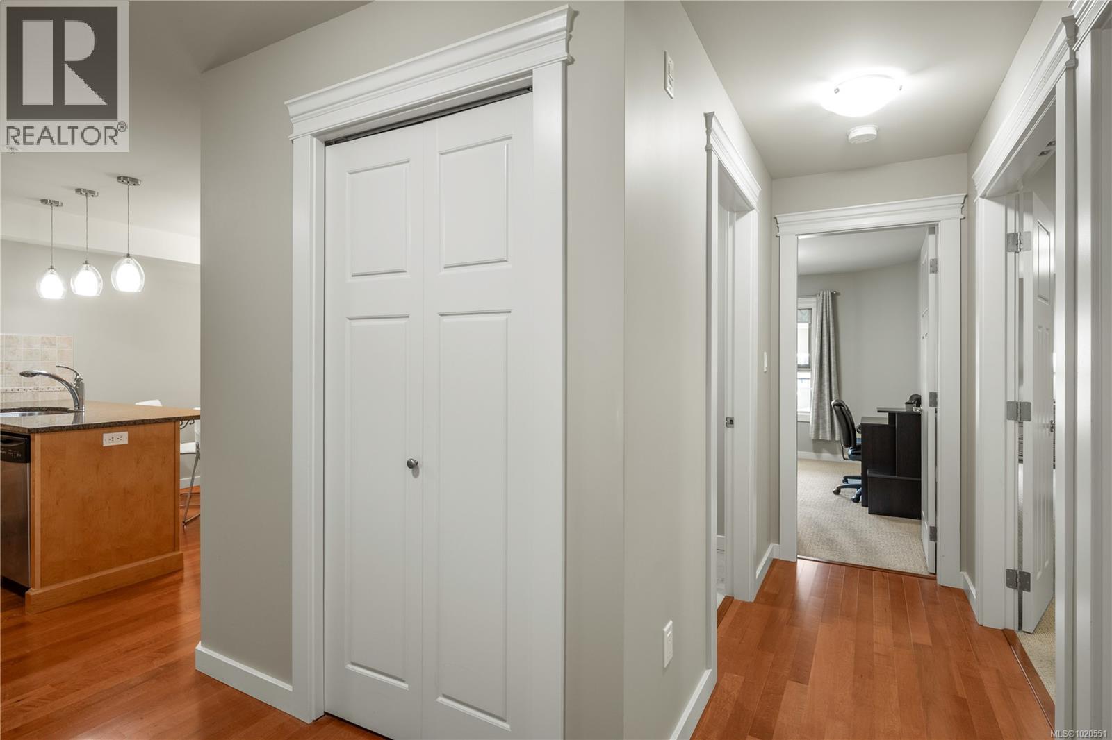 212 6728 Dickinson Rd, Nanaimo