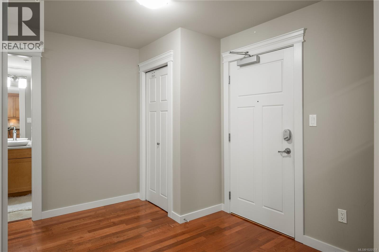 212 6728 Dickinson Rd, Nanaimo