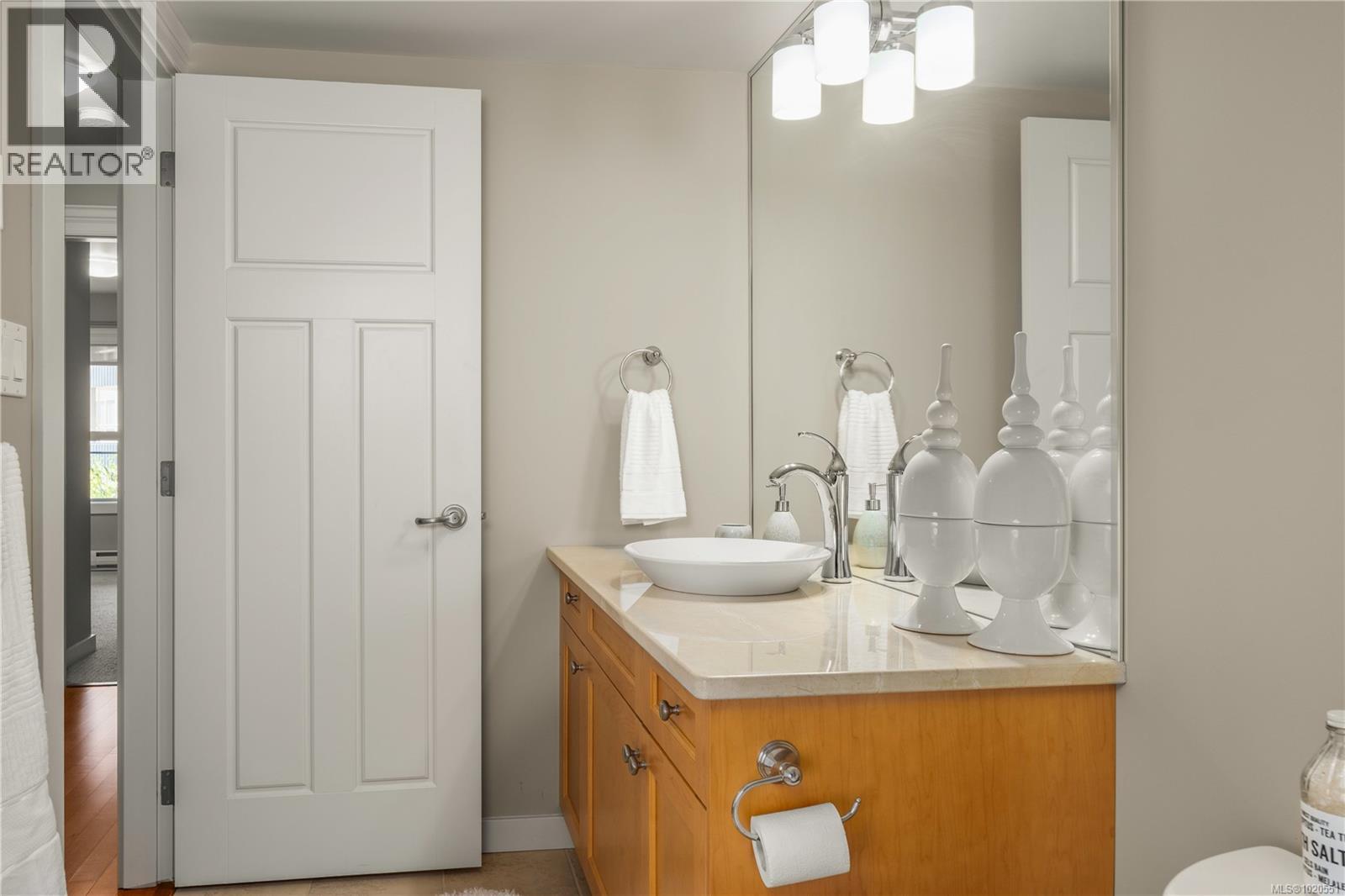 212 6728 Dickinson Rd, Nanaimo