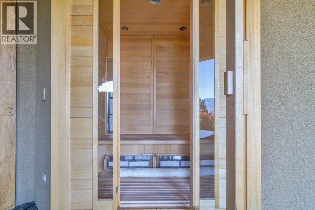 1555 Gregory Road, West Kelowna