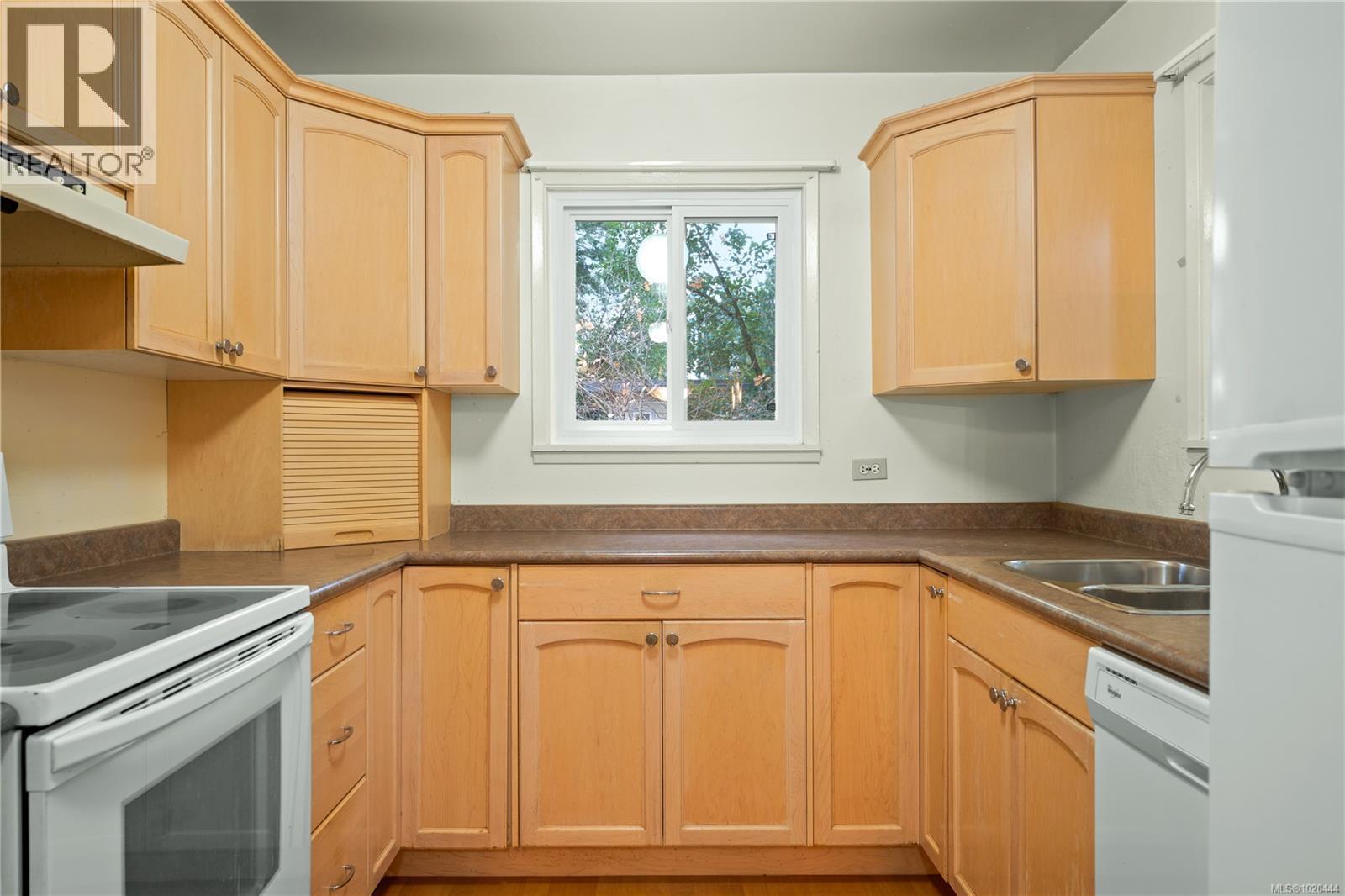 6164 Metral Dr, Nanaimo