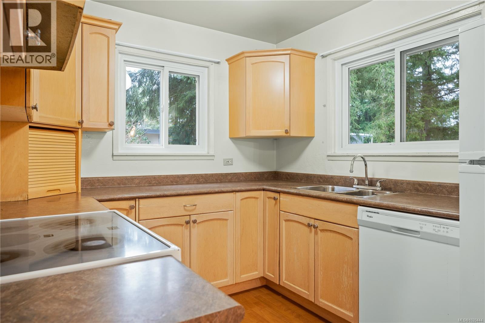 6164 Metral Dr, Nanaimo