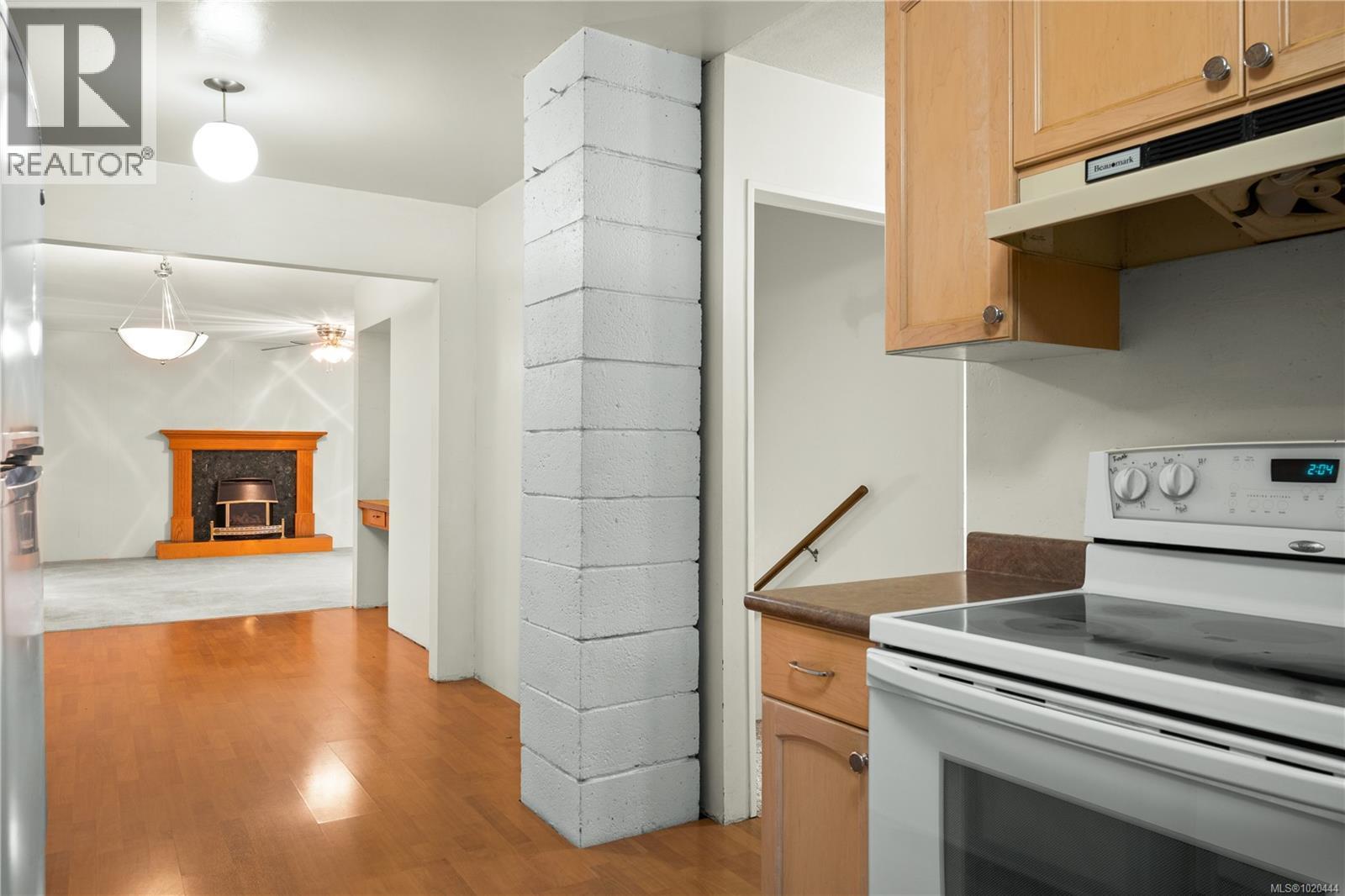 6164 Metral Dr, Nanaimo