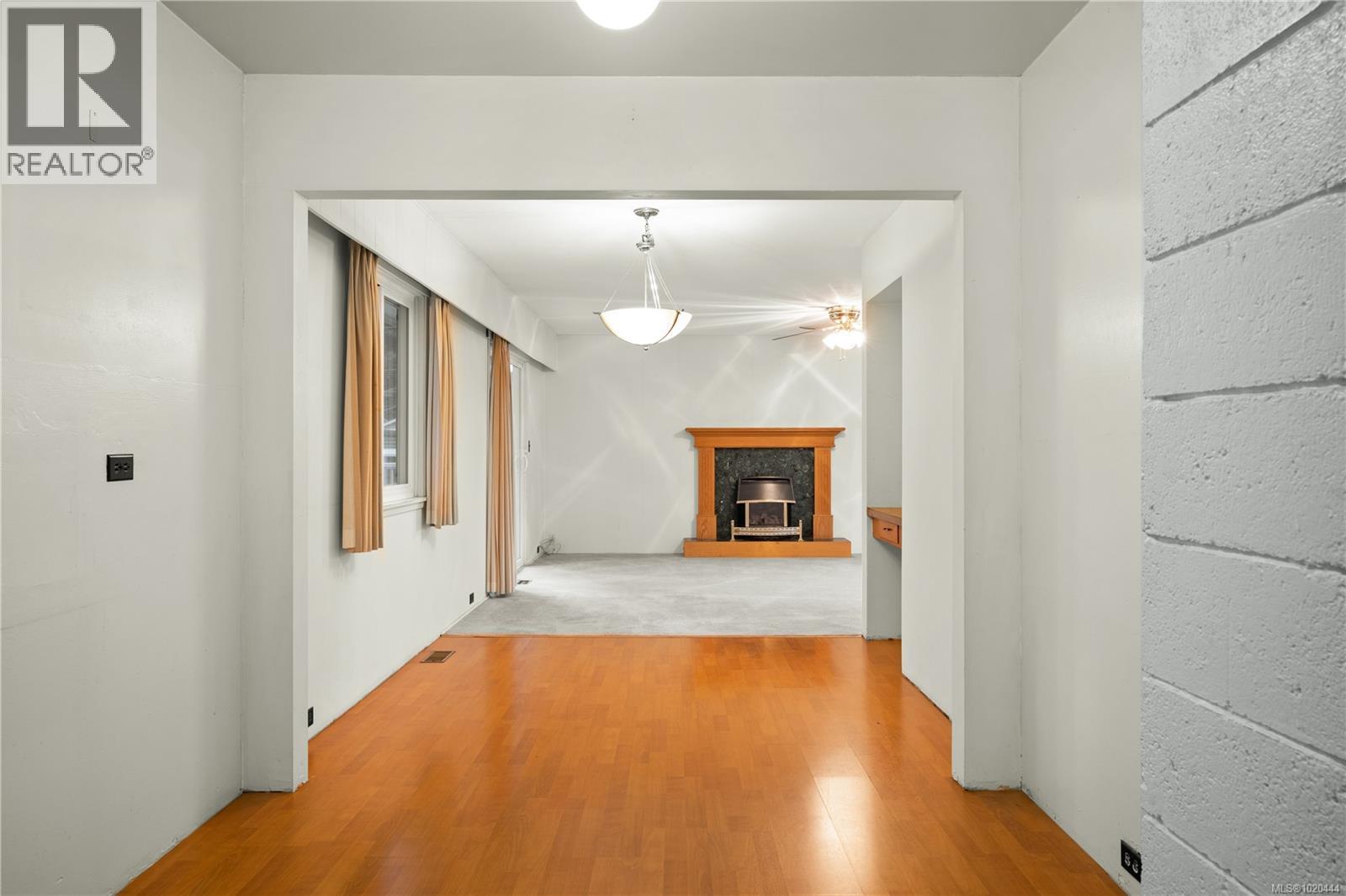 6164 Metral Dr, Nanaimo