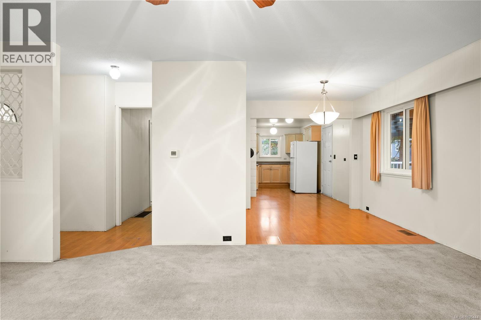 6164 Metral Dr, Nanaimo