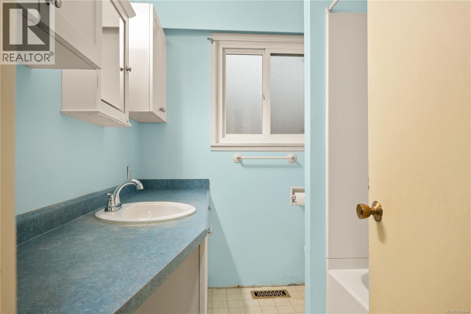 6164 Metral Dr, Nanaimo