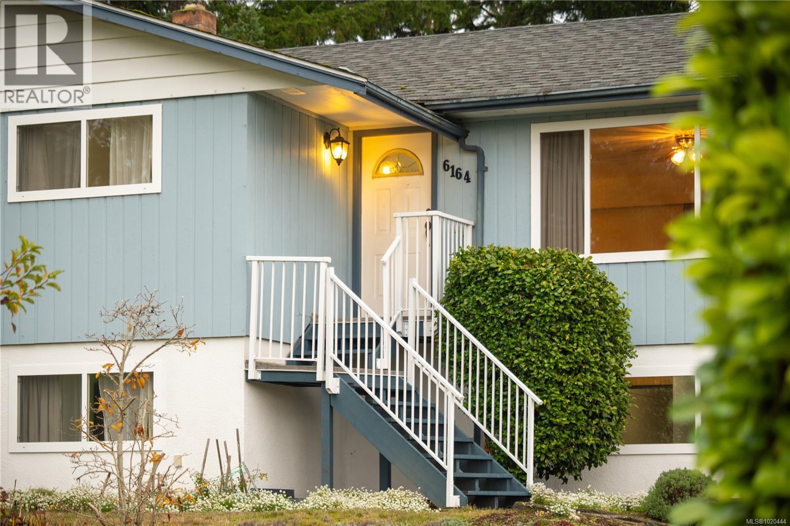 6164 Metral Dr, Nanaimo