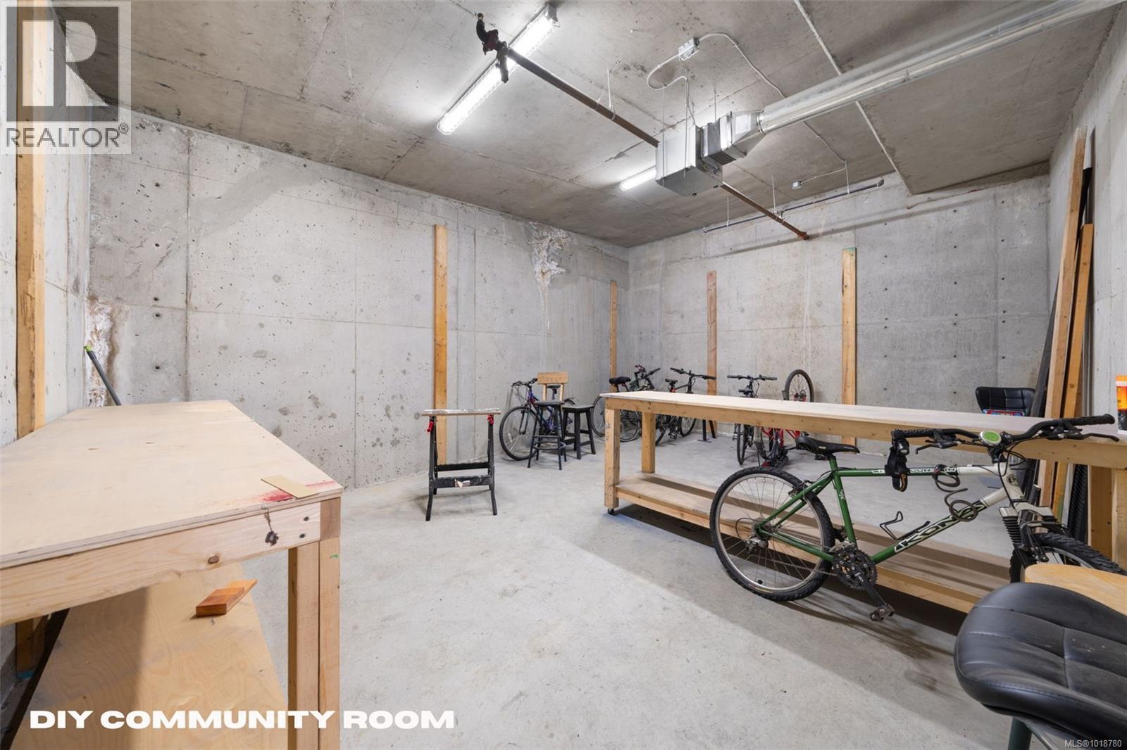 112 745 Travino Lane, Saanich