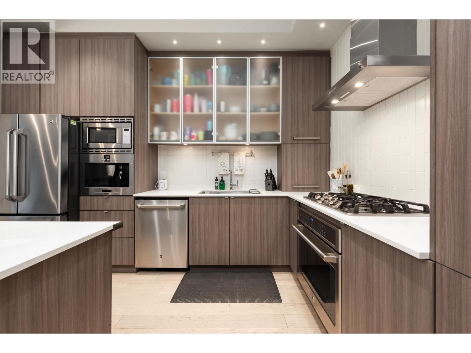 116 262 SALTER STREET, New Westminster