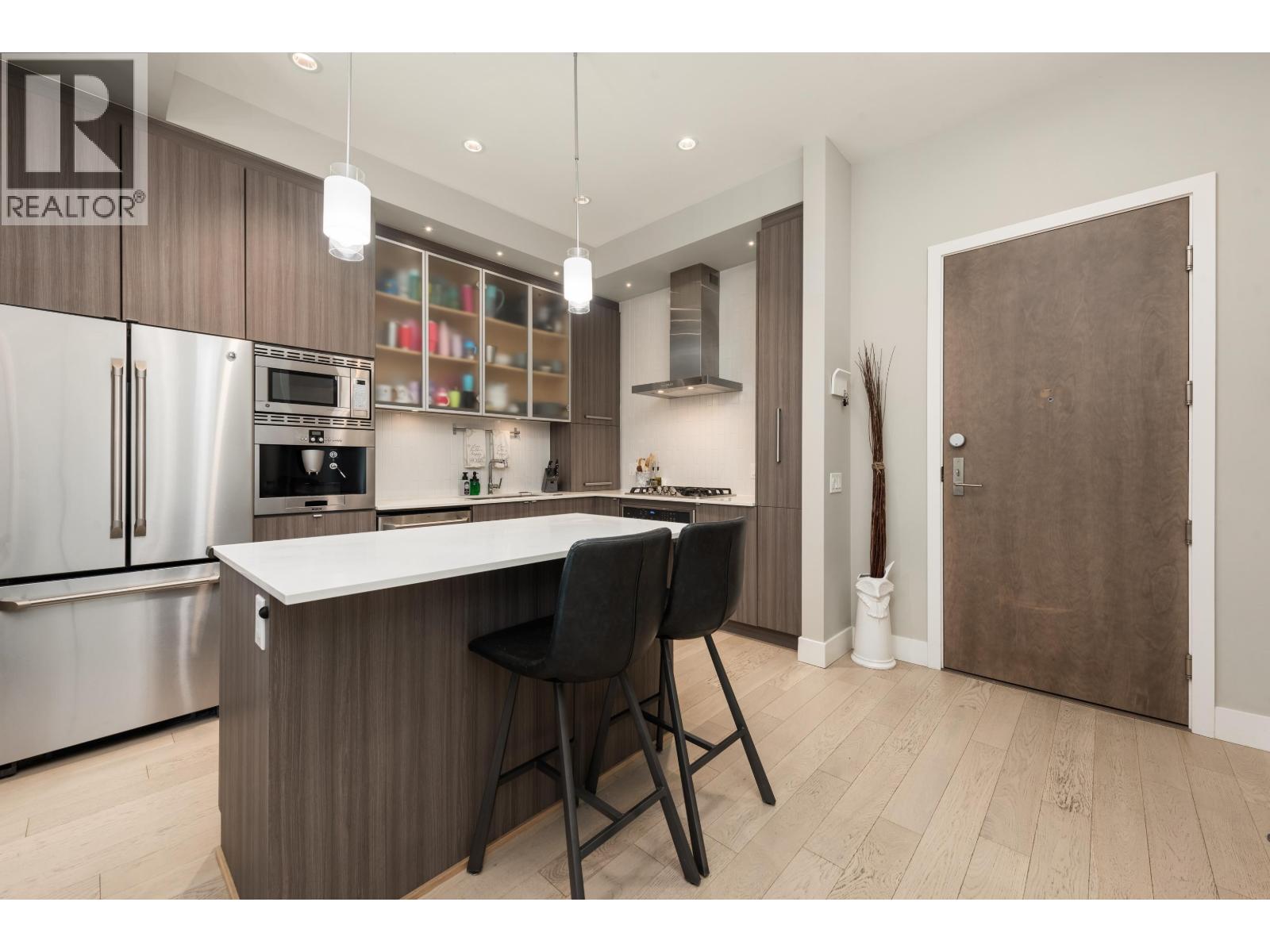 116 262 SALTER STREET, New Westminster