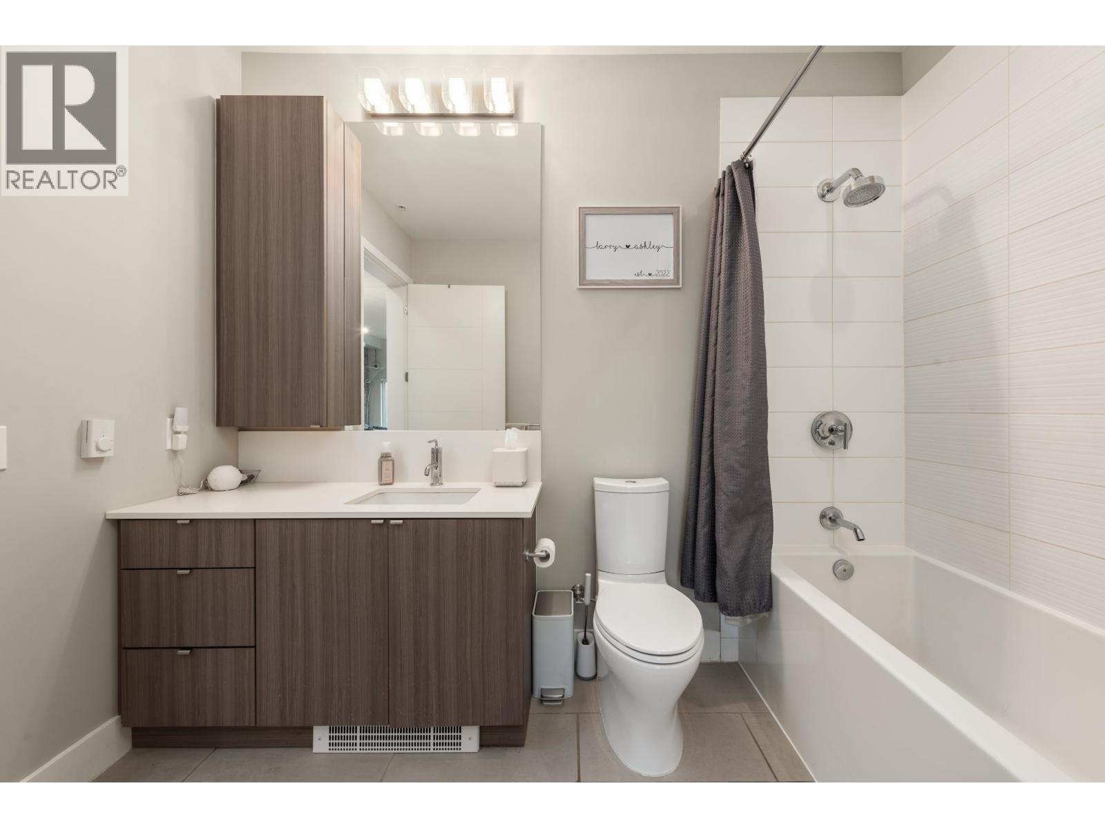 116 262 SALTER STREET, New Westminster