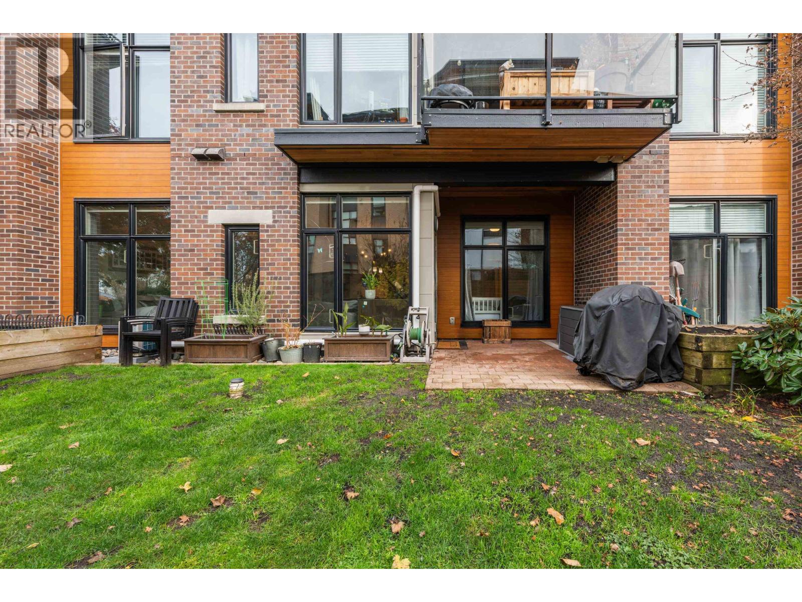 116 262 SALTER STREET, New Westminster