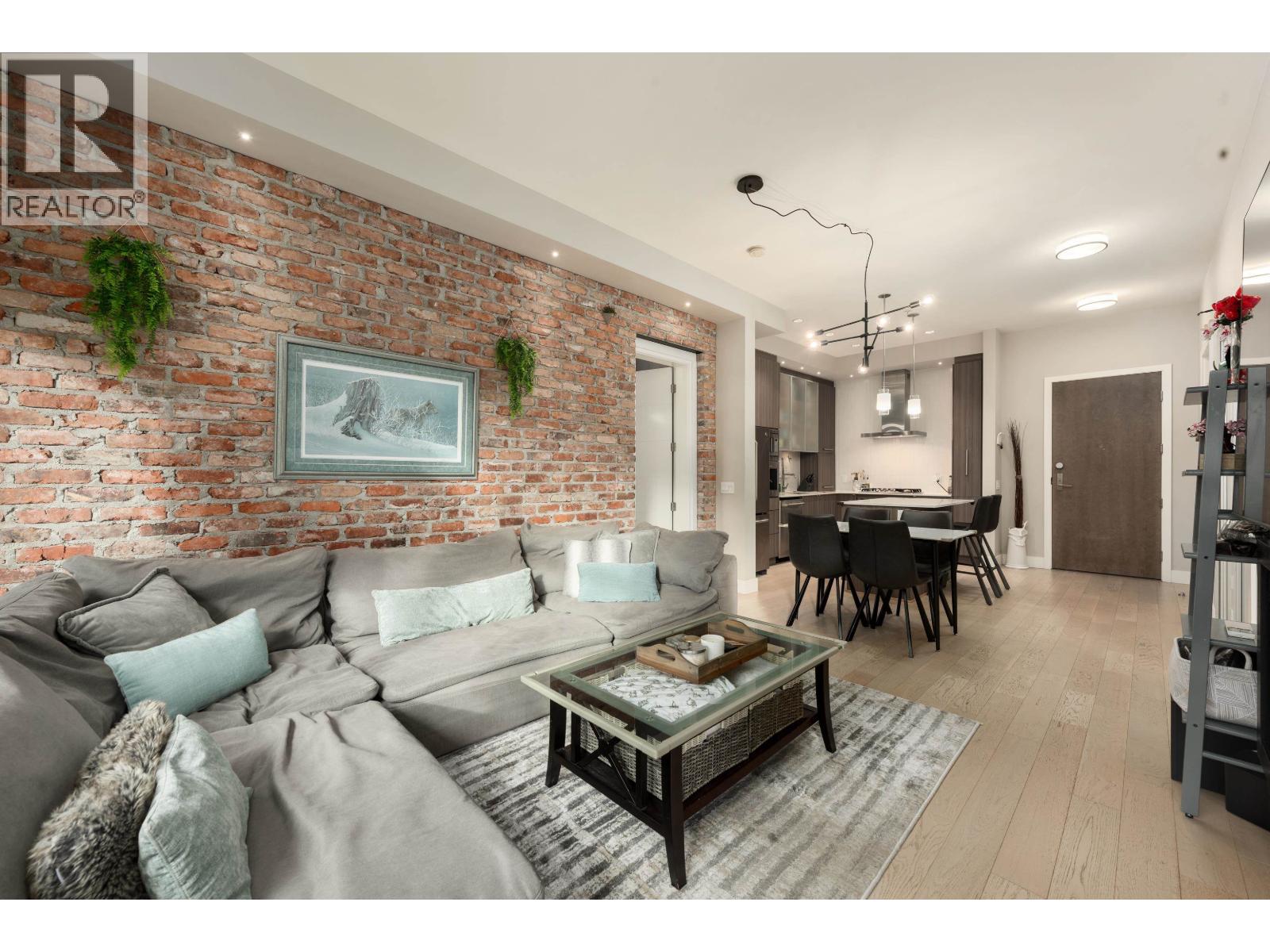 116 262 SALTER STREET, New Westminster