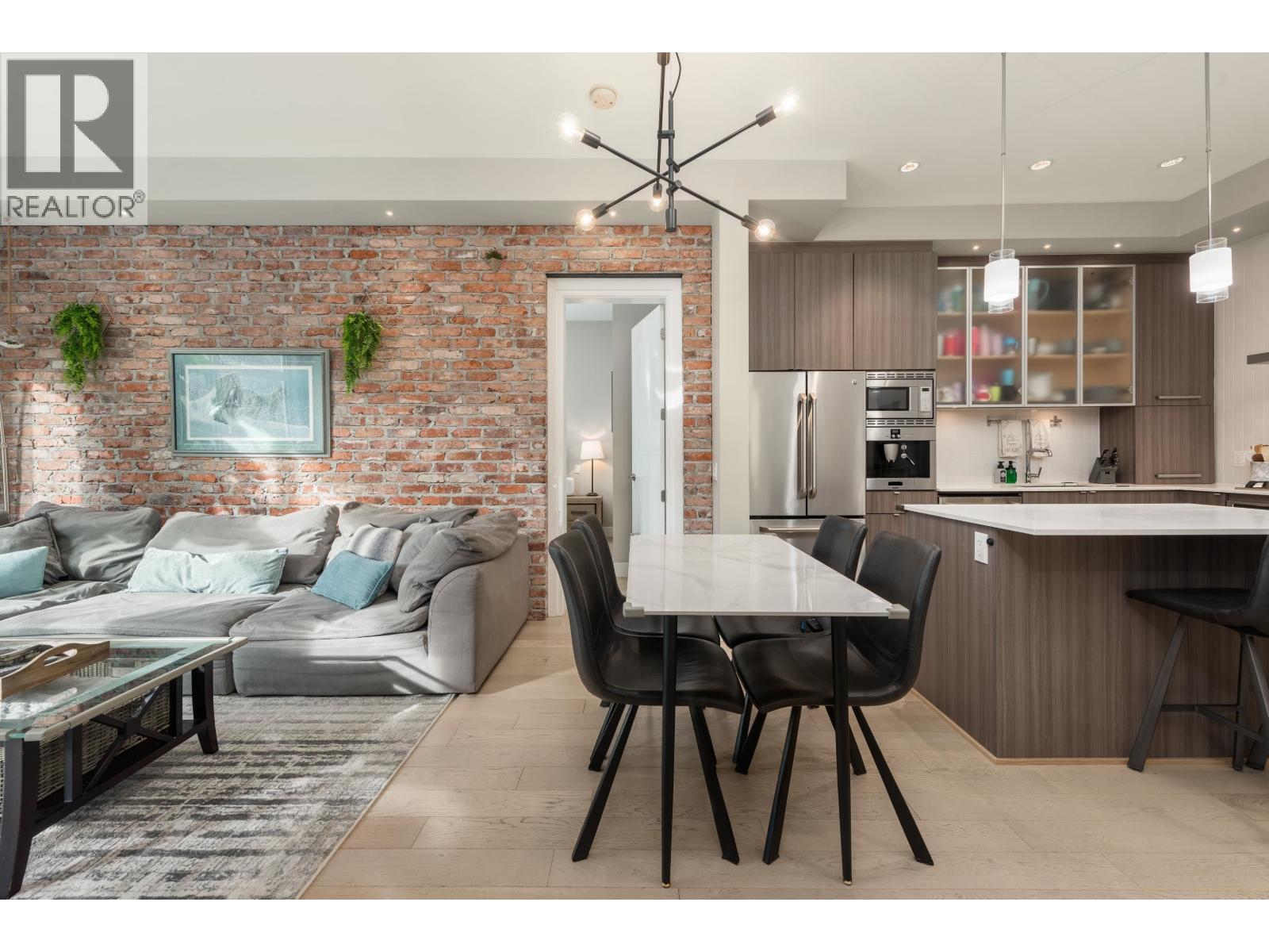 116 262 SALTER STREET, New Westminster