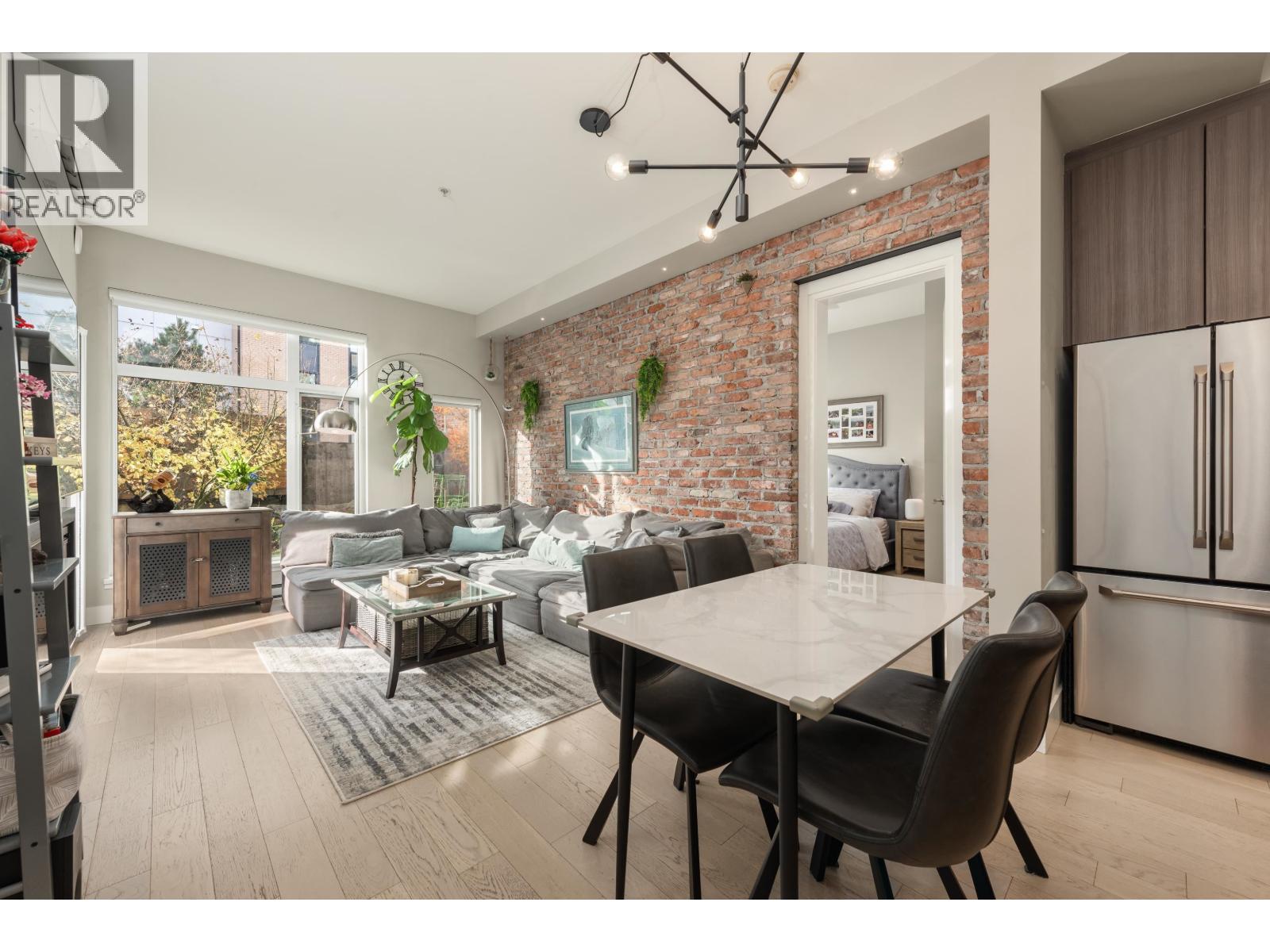 116 262 SALTER STREET, New Westminster