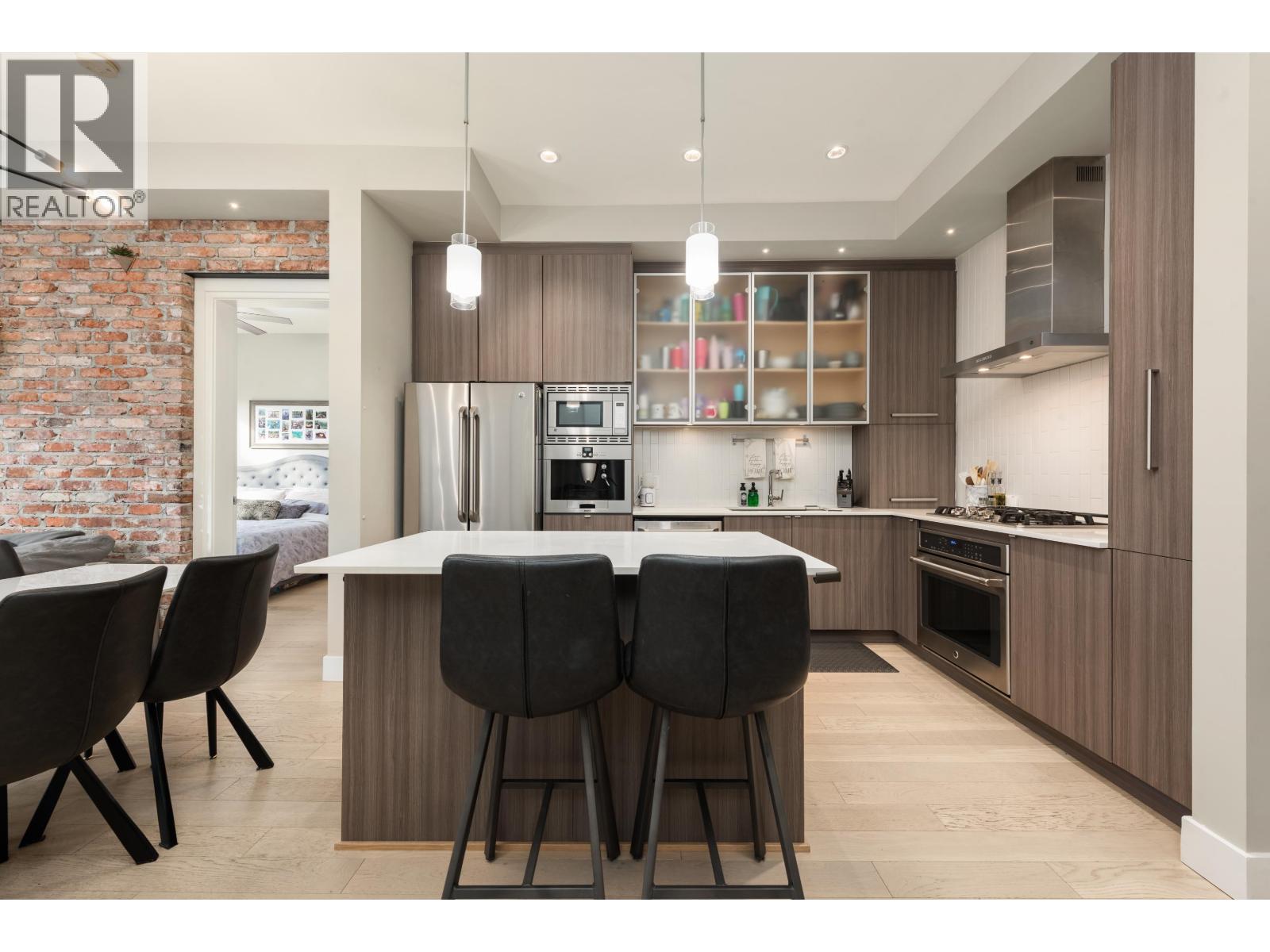 116 262 SALTER STREET, New Westminster