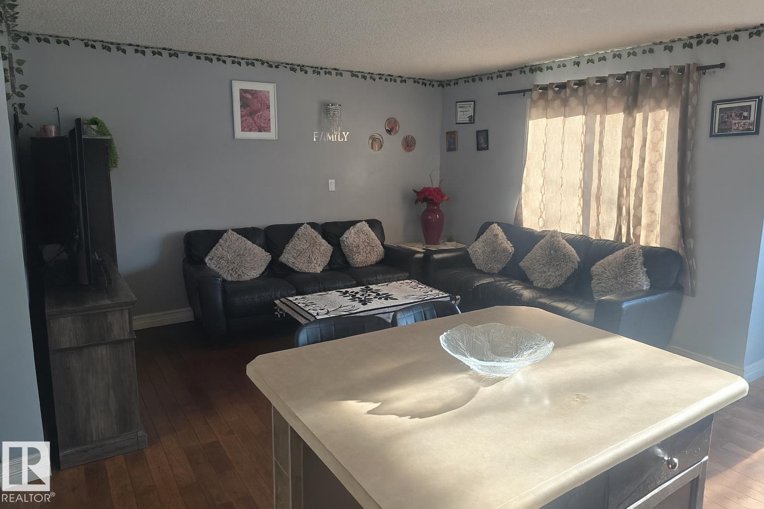 #4 4350 23 st ST NW NW, Edmonton