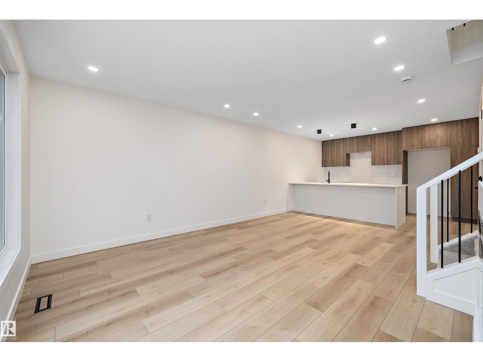 11605 90 ST NW - 5