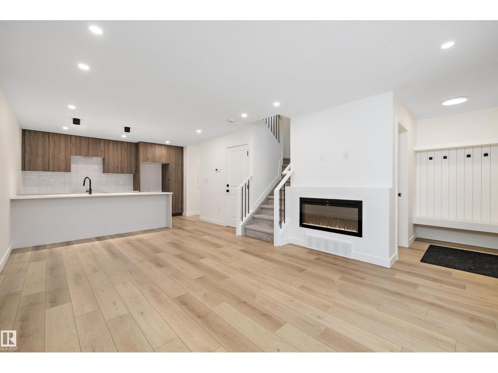 11605 90 ST NW - 6