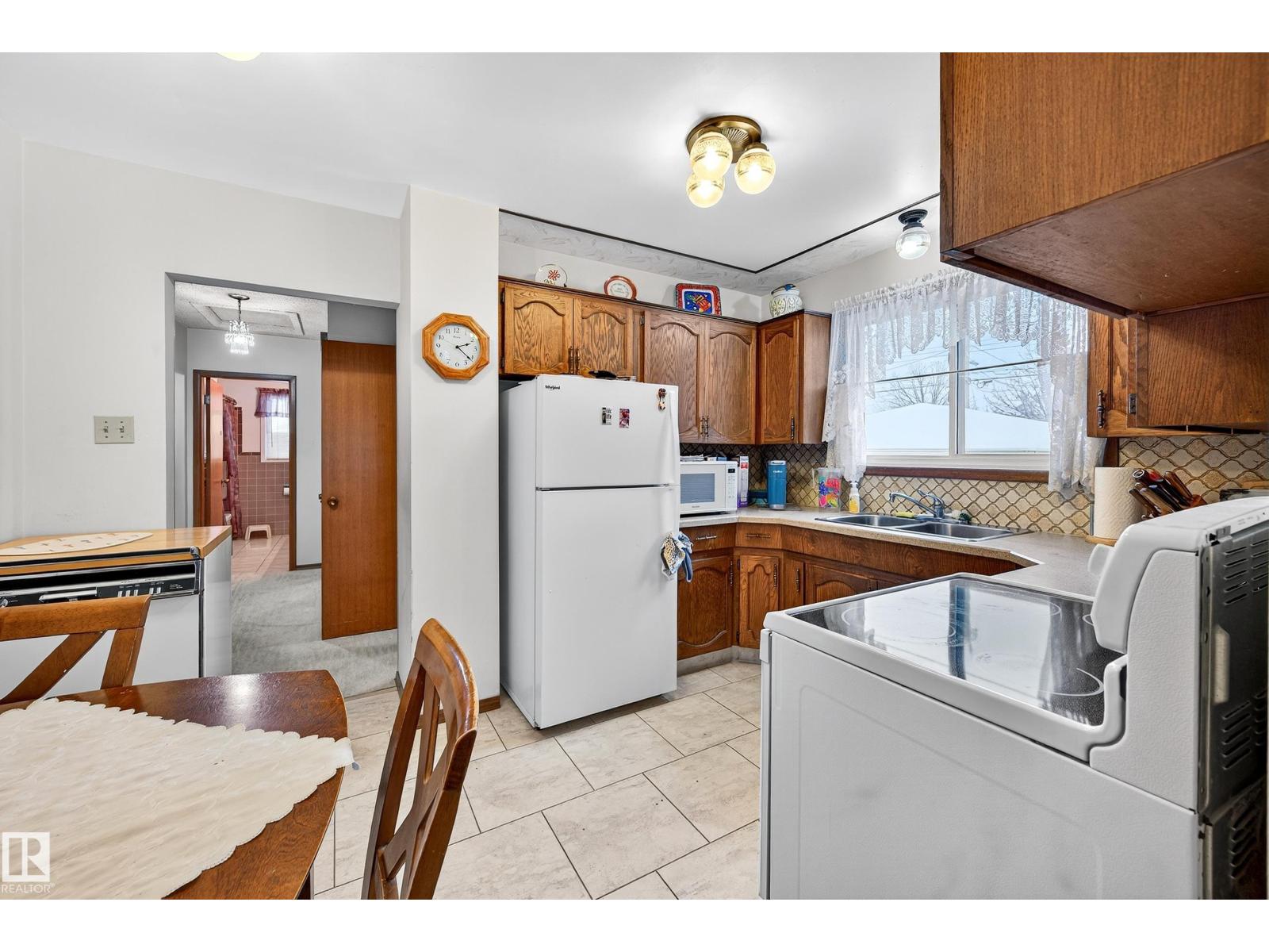 5607 97 AV NW, Edmonton