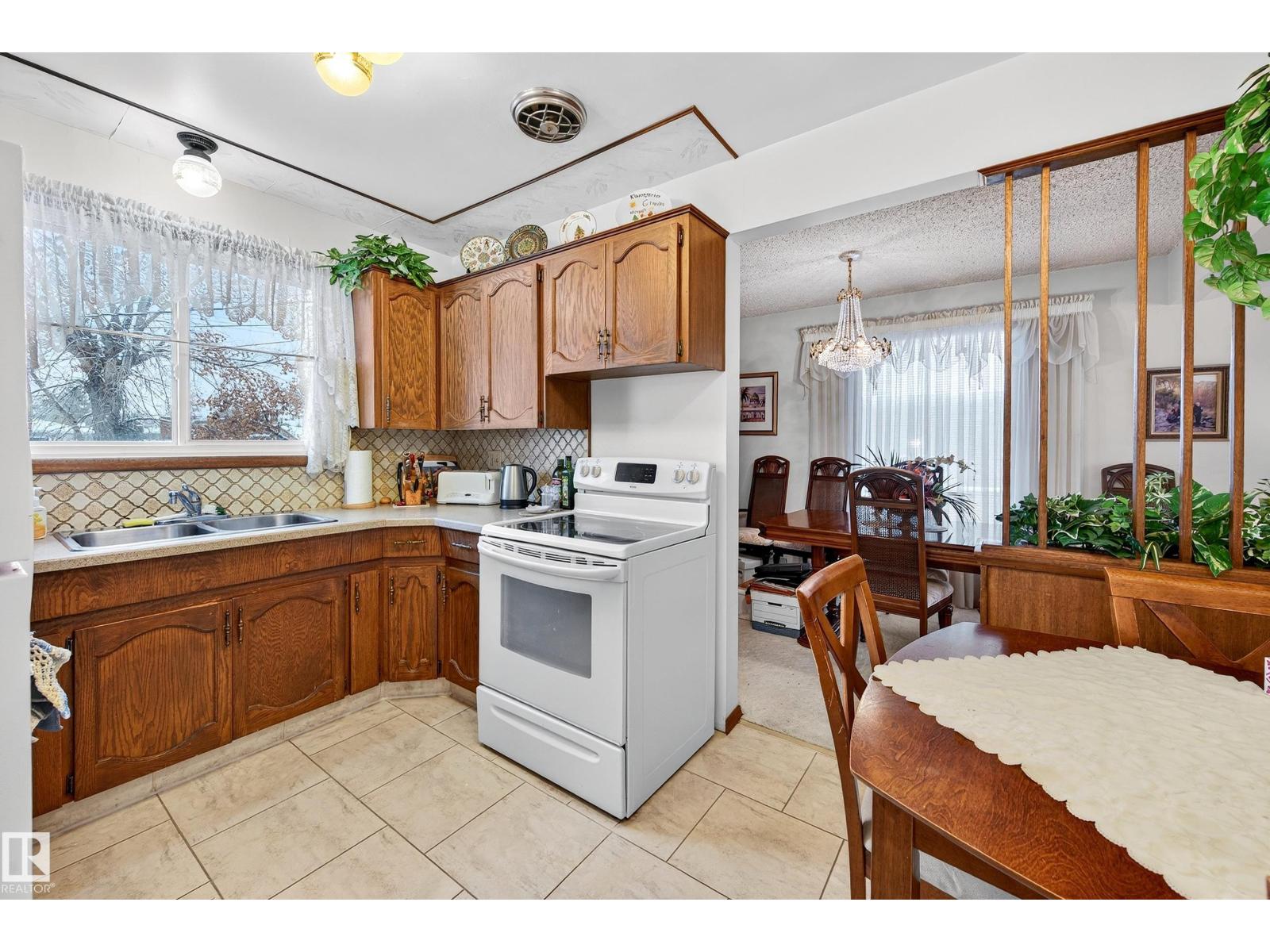 5607 97 AV NW, Edmonton